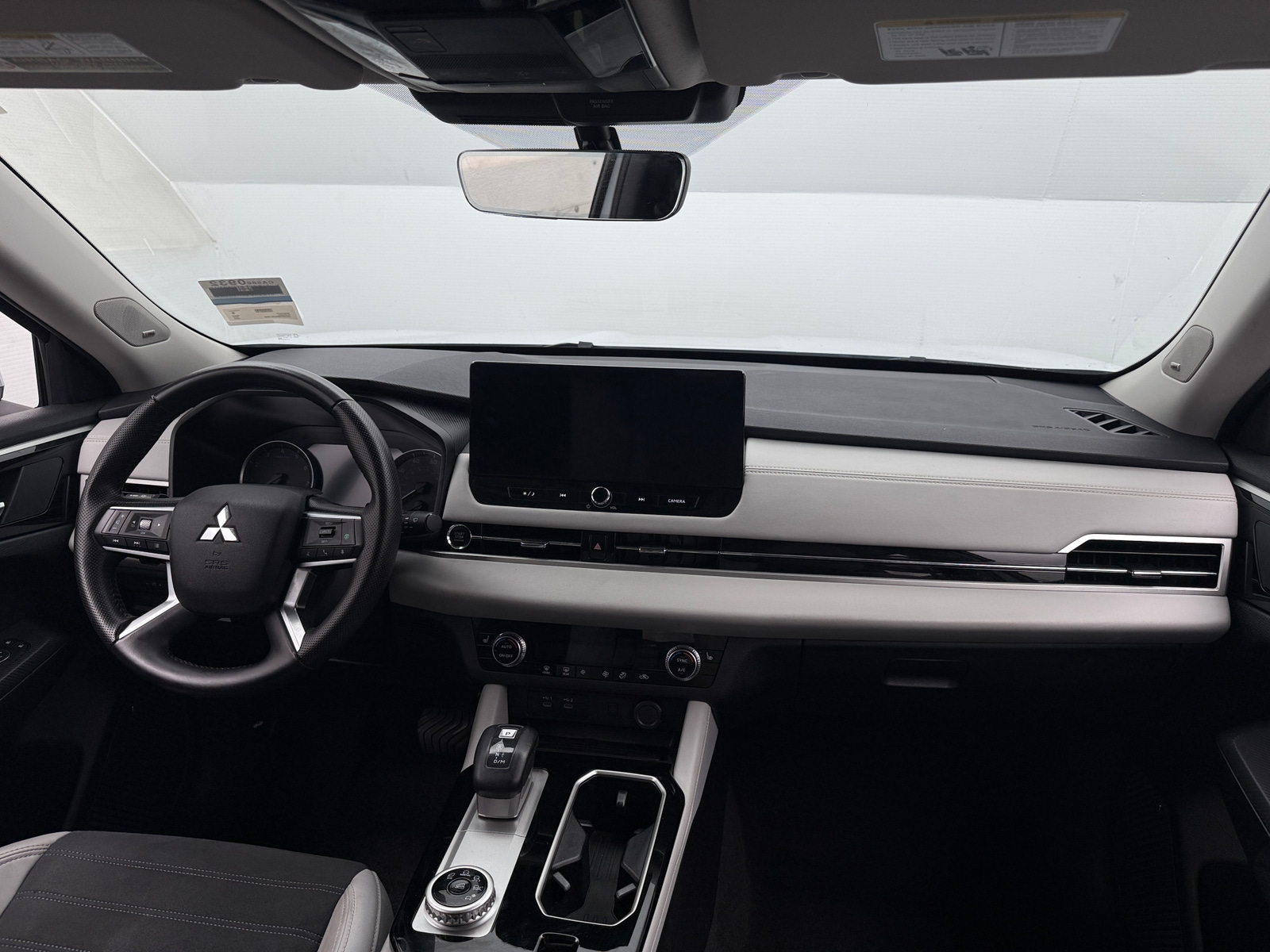 Thumbnail: 2025 Mitsubishi Outlander - 3
