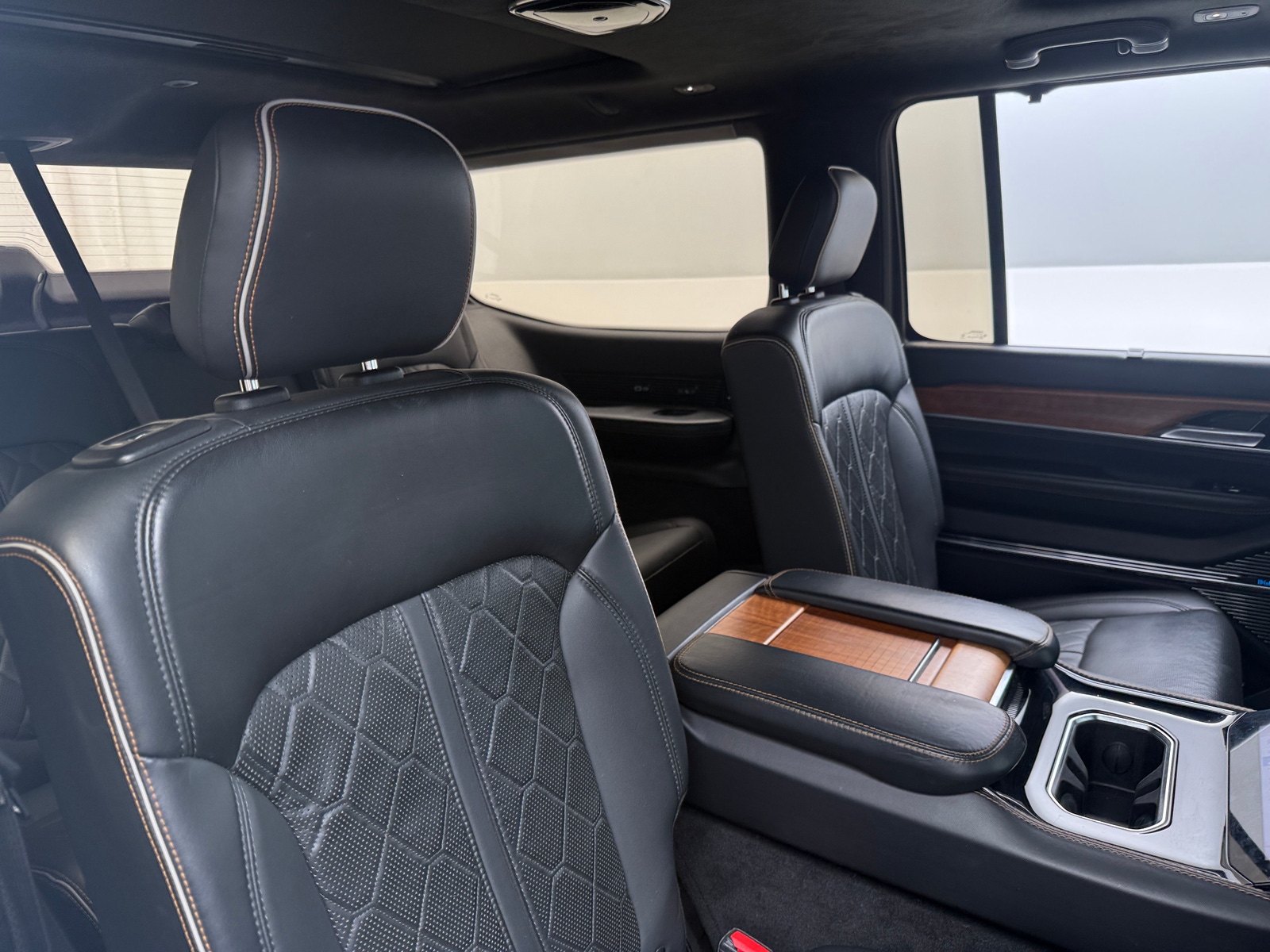Thumbnail: 2022 Jeep Grand Wagoneer - 5