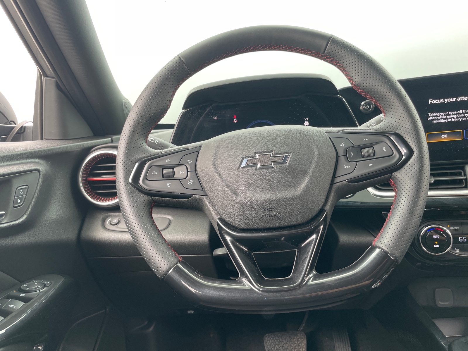 Thumbnail: 2025 Chevrolet Trax - 4