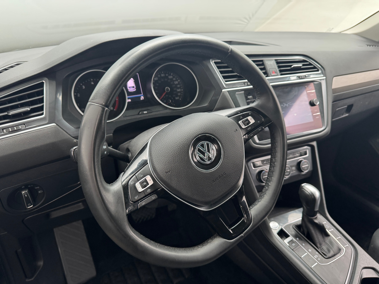 Thumbnail: 2020 Volkswagen Tiguan - 5