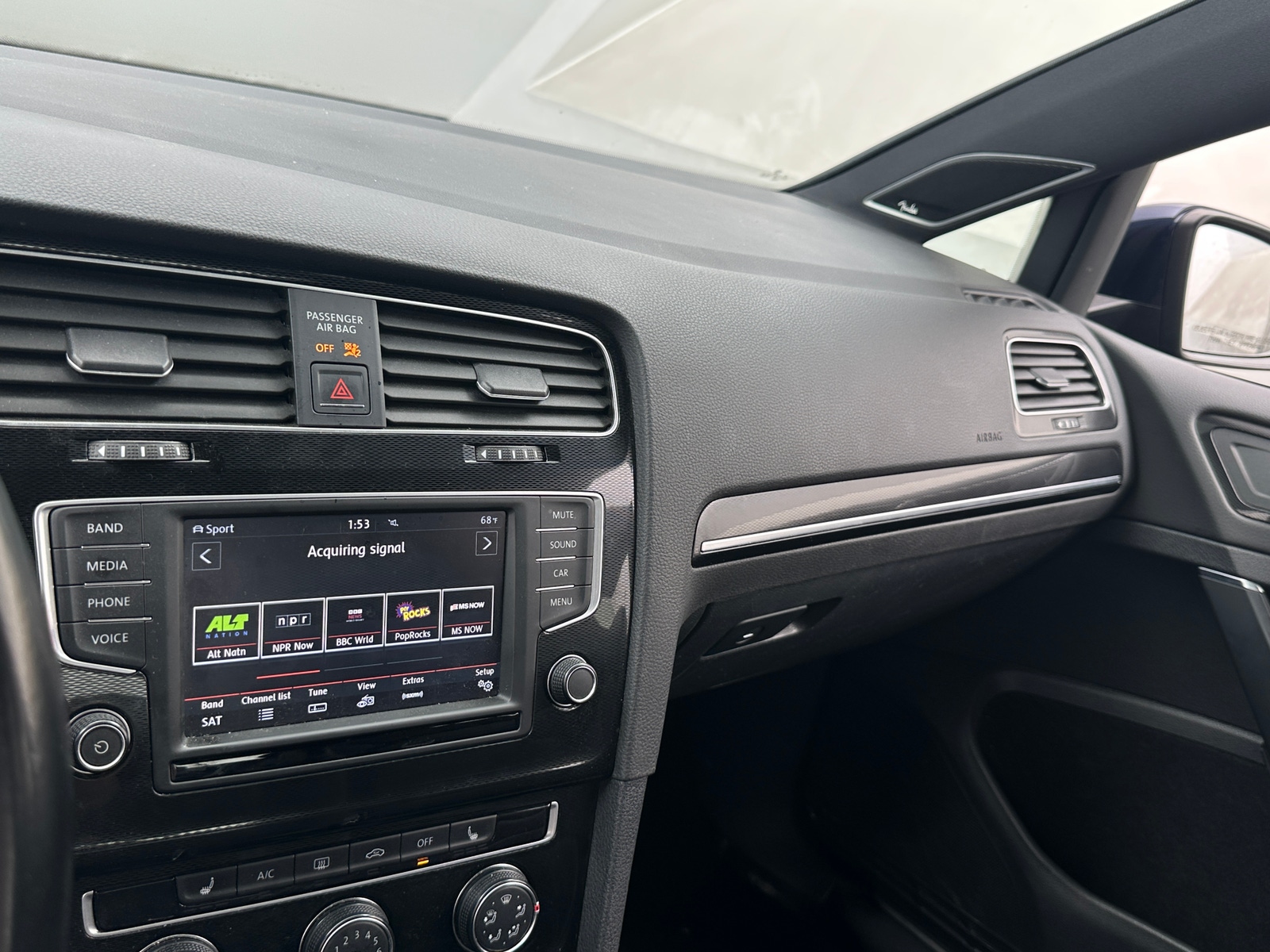 Thumbnail: 2016 Volkswagen Golf - 4
