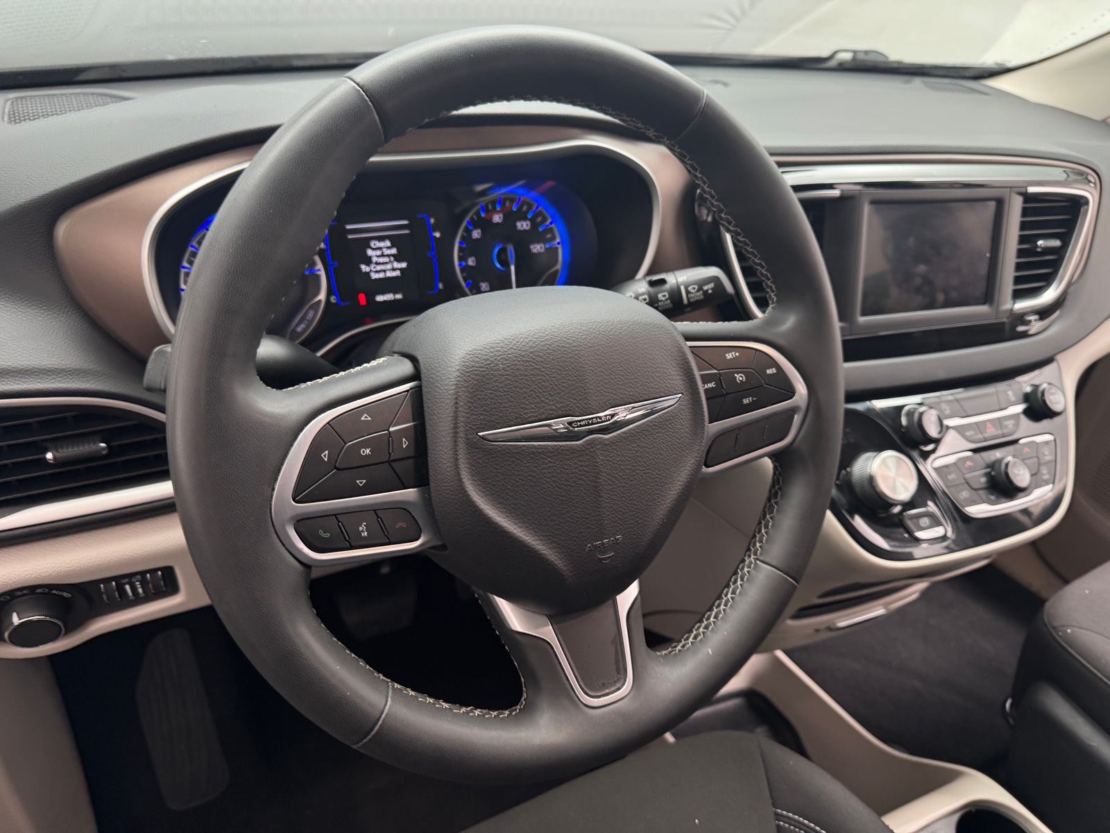 Thumbnail: 2023 Chrysler Voyager - 5