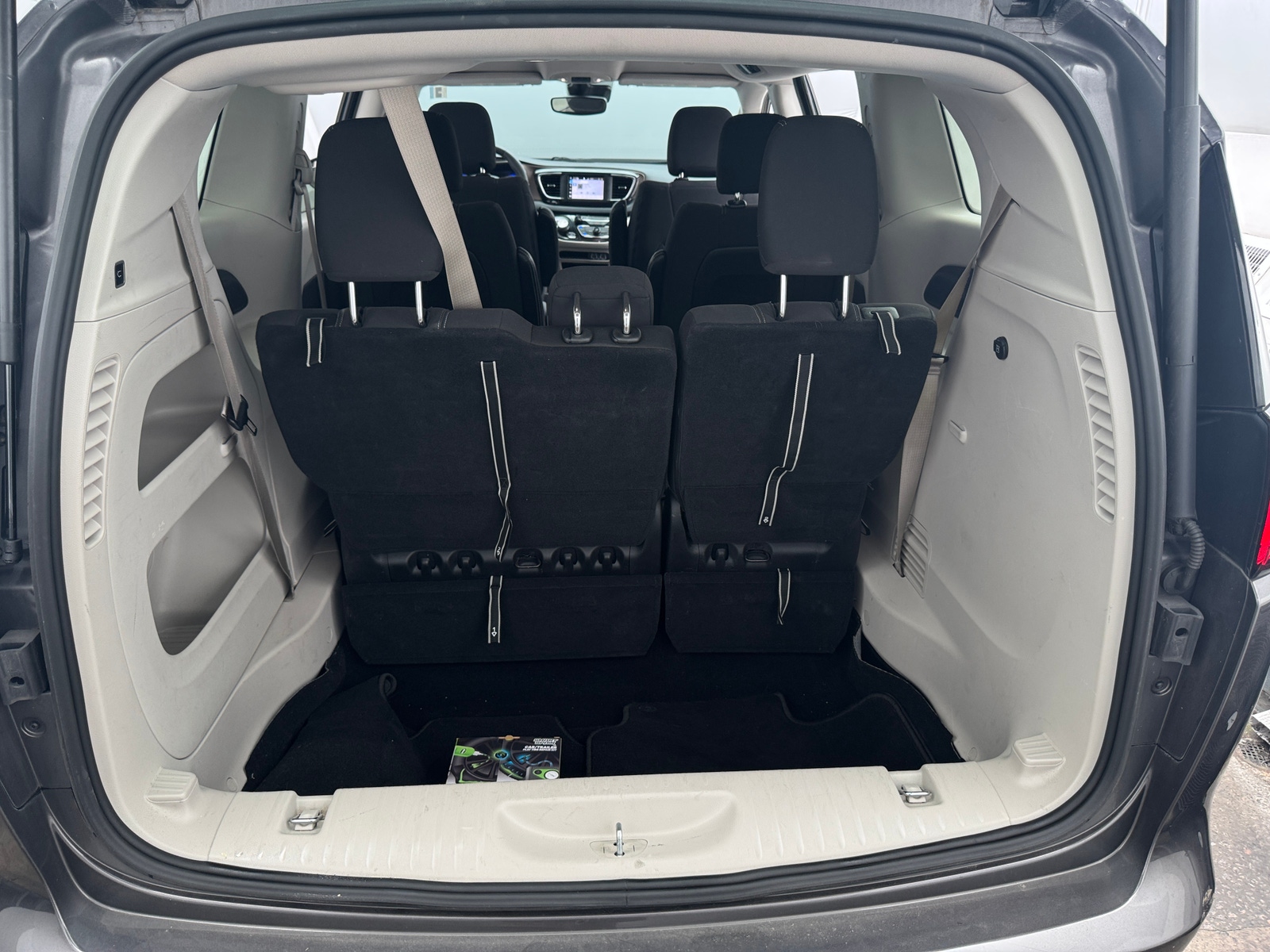 Thumbnail: 2023 Chrysler Voyager - 7