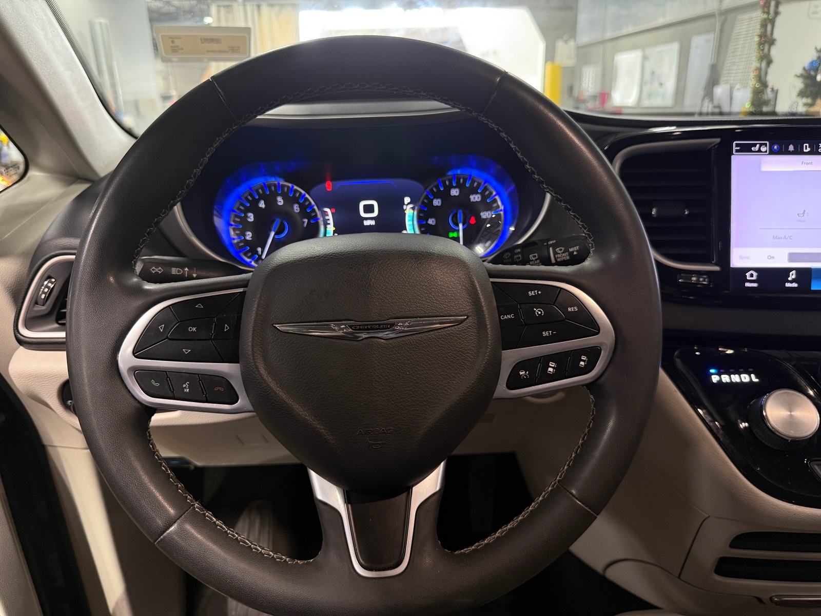Thumbnail: 2022 Chrysler Pacifica - 4