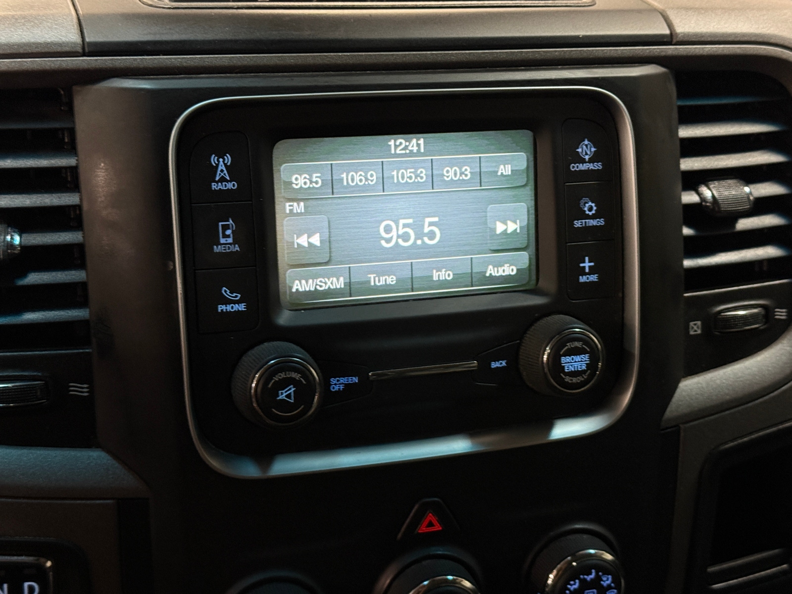 Thumbnail: 2020 RAM 1500 Classic - 4