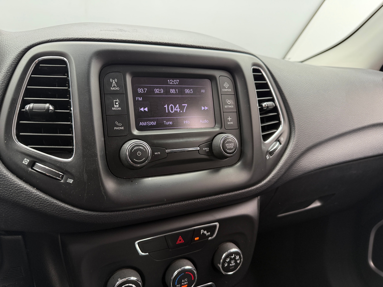 Thumbnail: 2017 Jeep Compass - 4