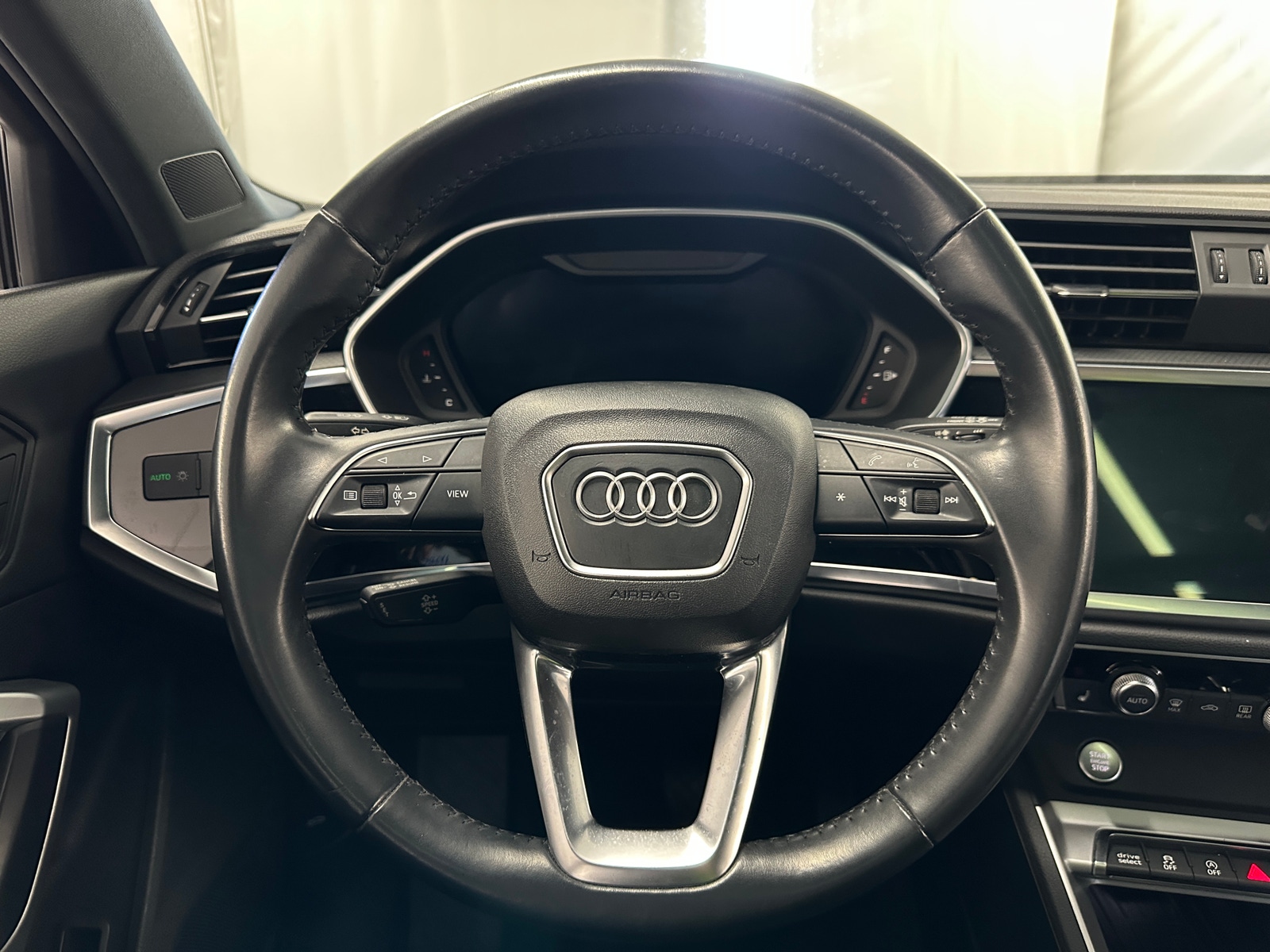 Thumbnail: 2020 Audi Q3 - 4