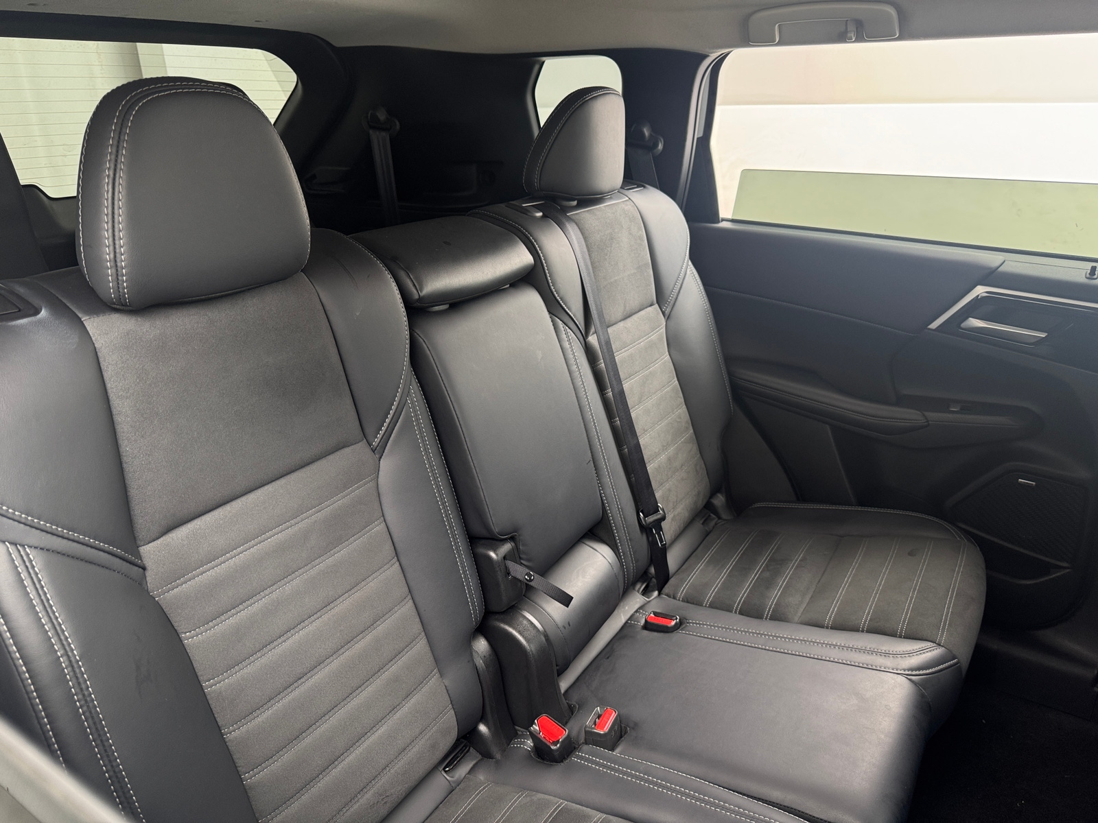 Thumbnail: 2025 Mitsubishi Outlander - 5