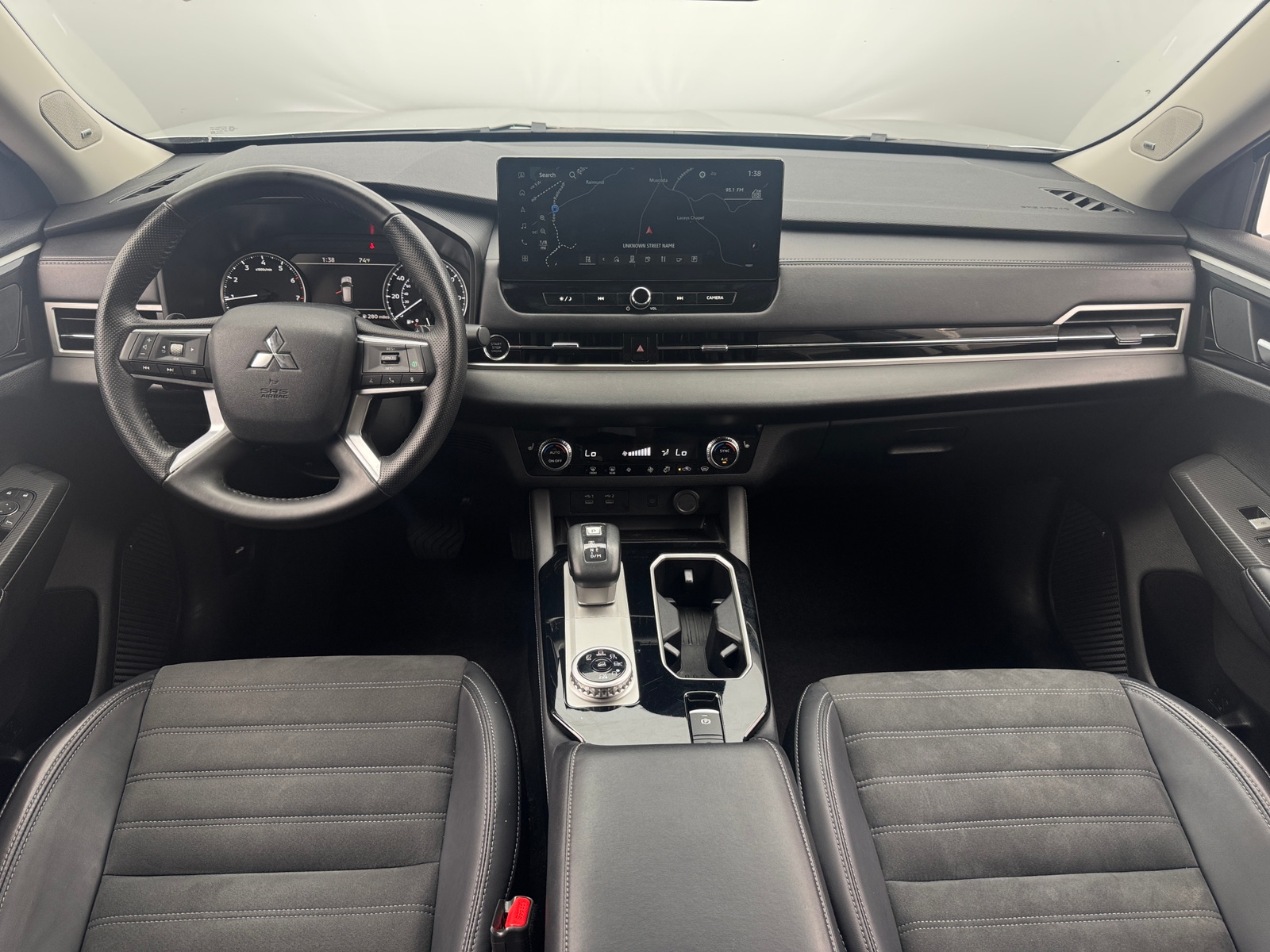 Thumbnail: 2025 Mitsubishi Outlander - 2