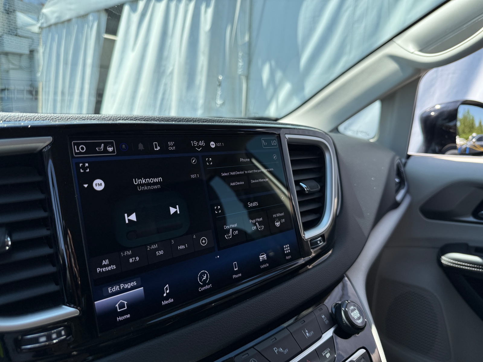 Thumbnail: 2024 Chrysler Pacifica - 3