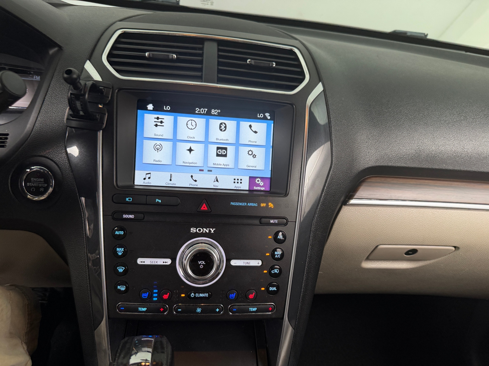 Thumbnail: 2019 Ford Explorer - 3