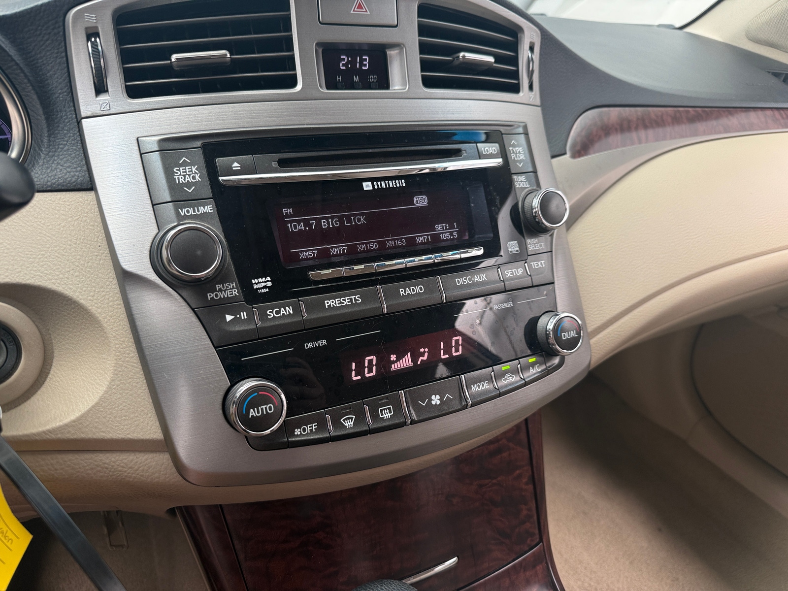 Thumbnail: 2011 Toyota Avalon - 3