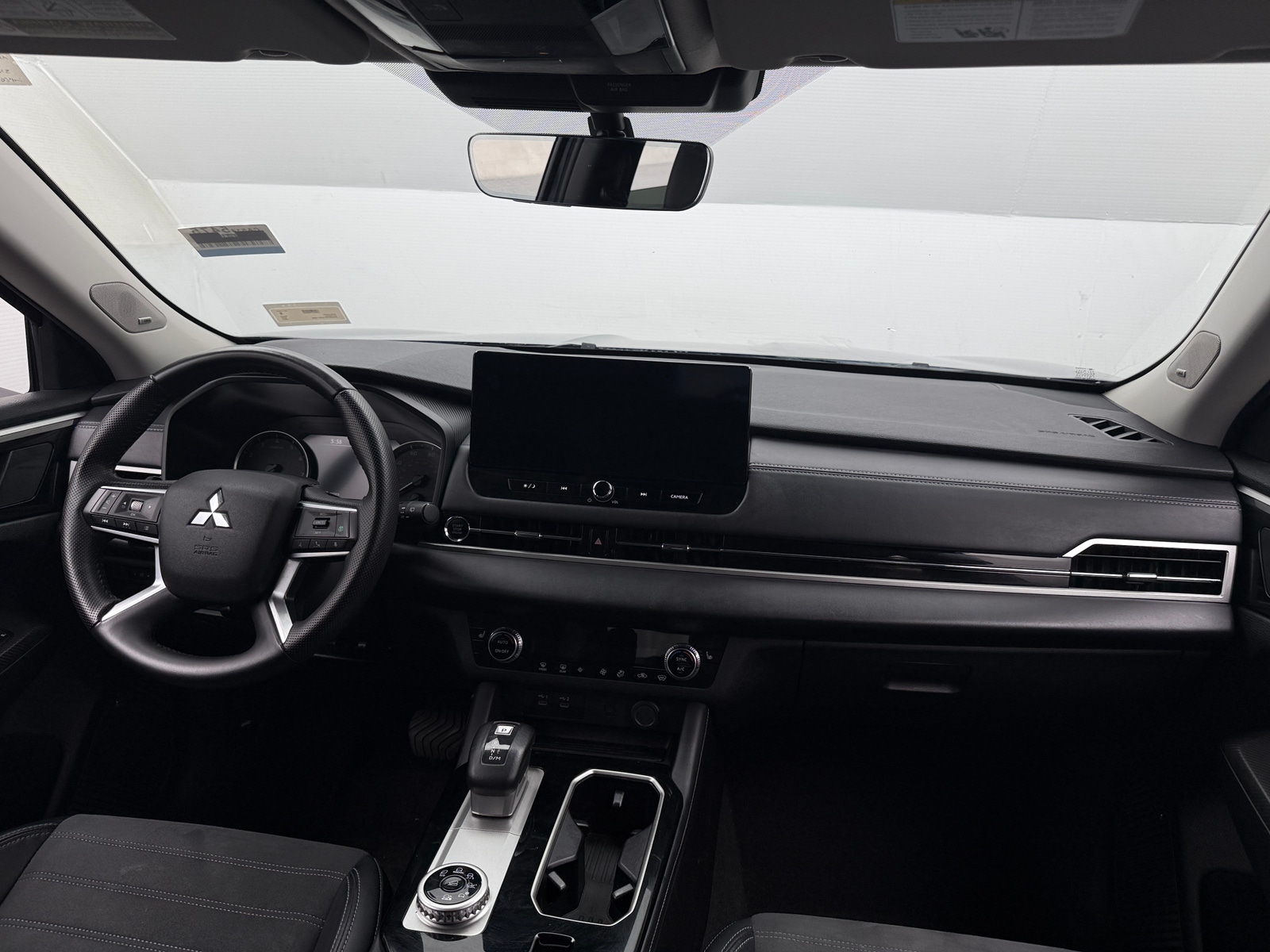 Thumbnail: 2025 Mitsubishi Outlander - 2