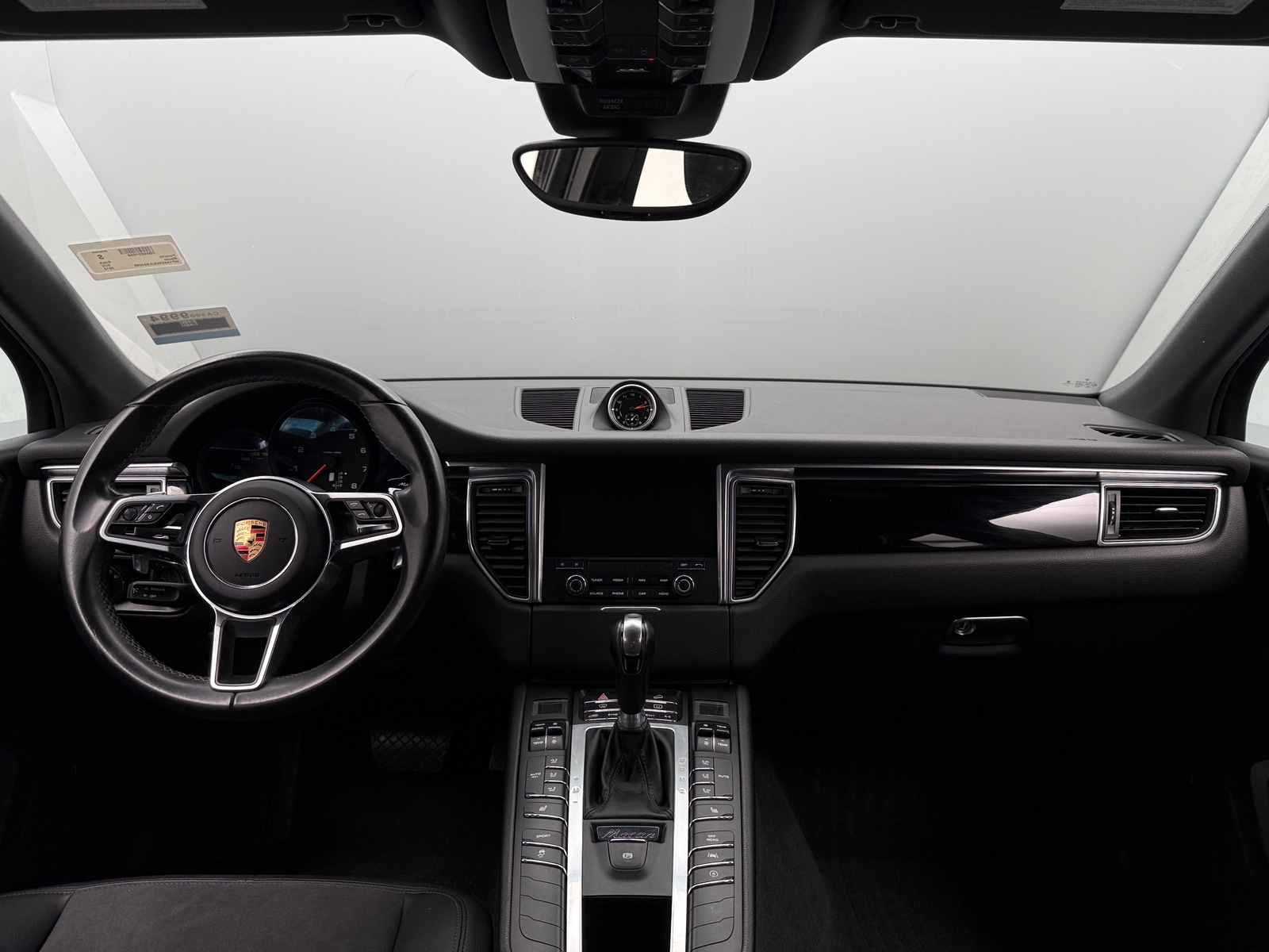 Thumbnail: 2018 Porsche Macan - 2