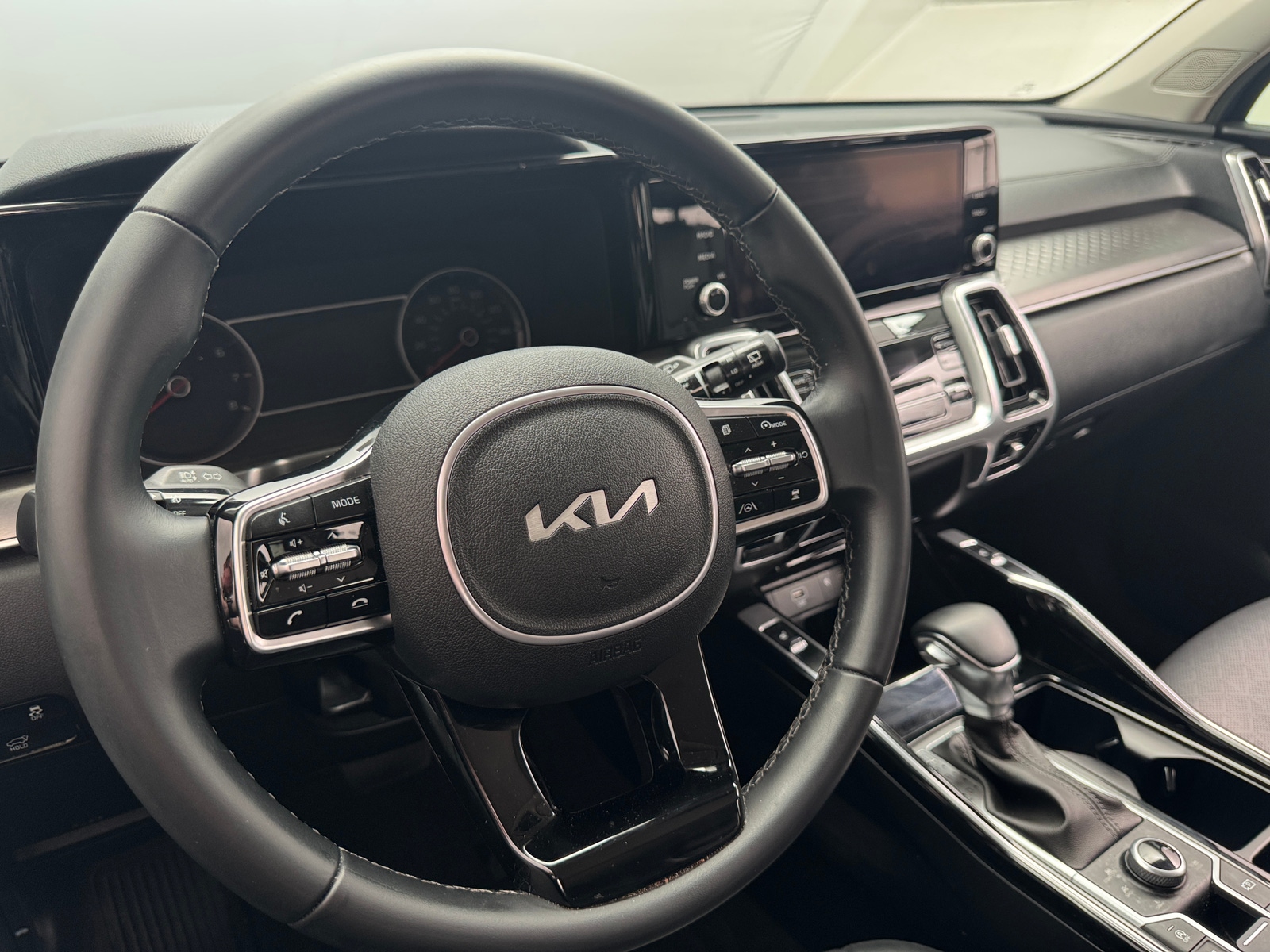 Thumbnail: 2022 Kia Sorento - 4