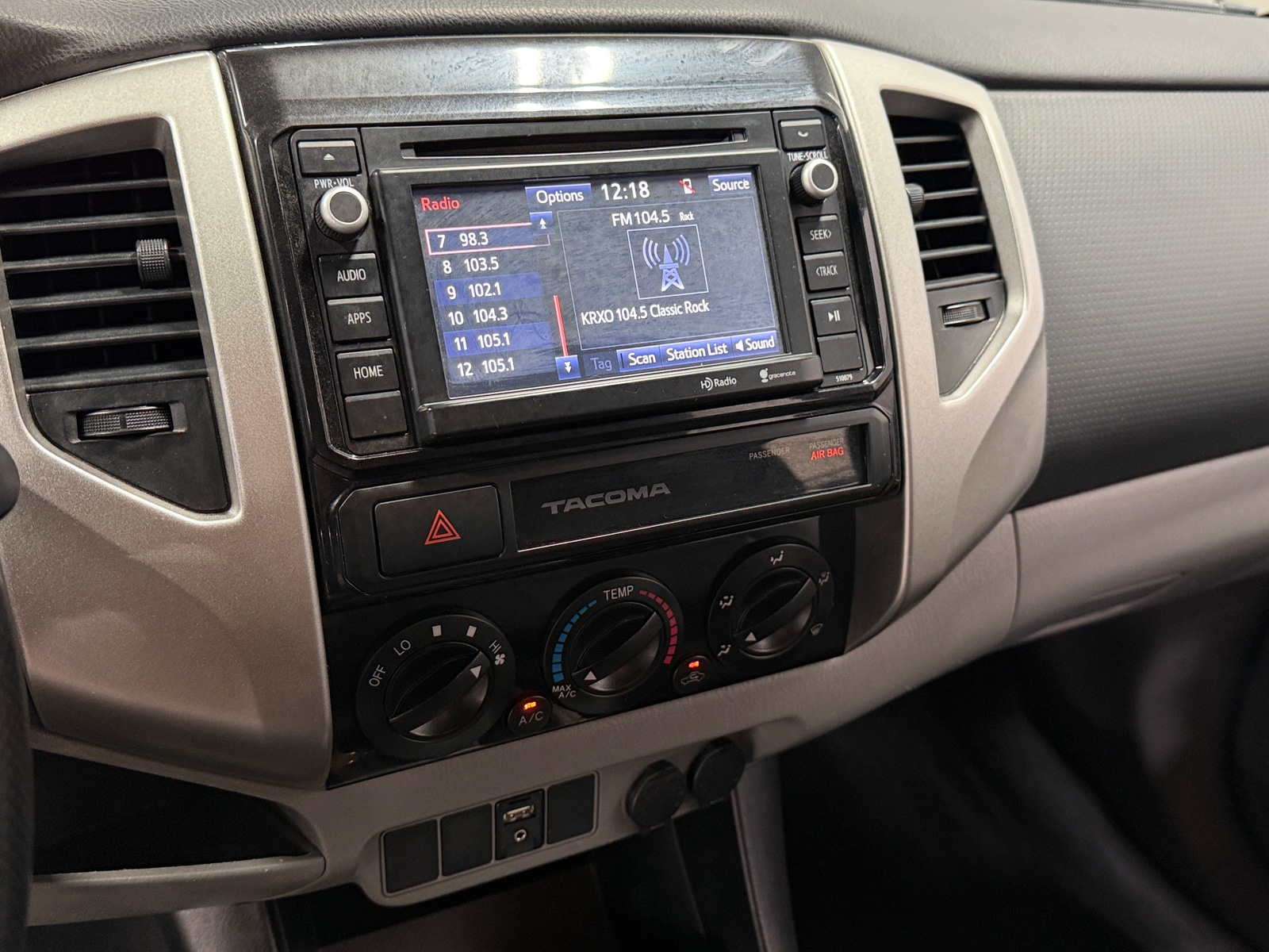 Thumbnail: 2015 Toyota Tacoma - 4