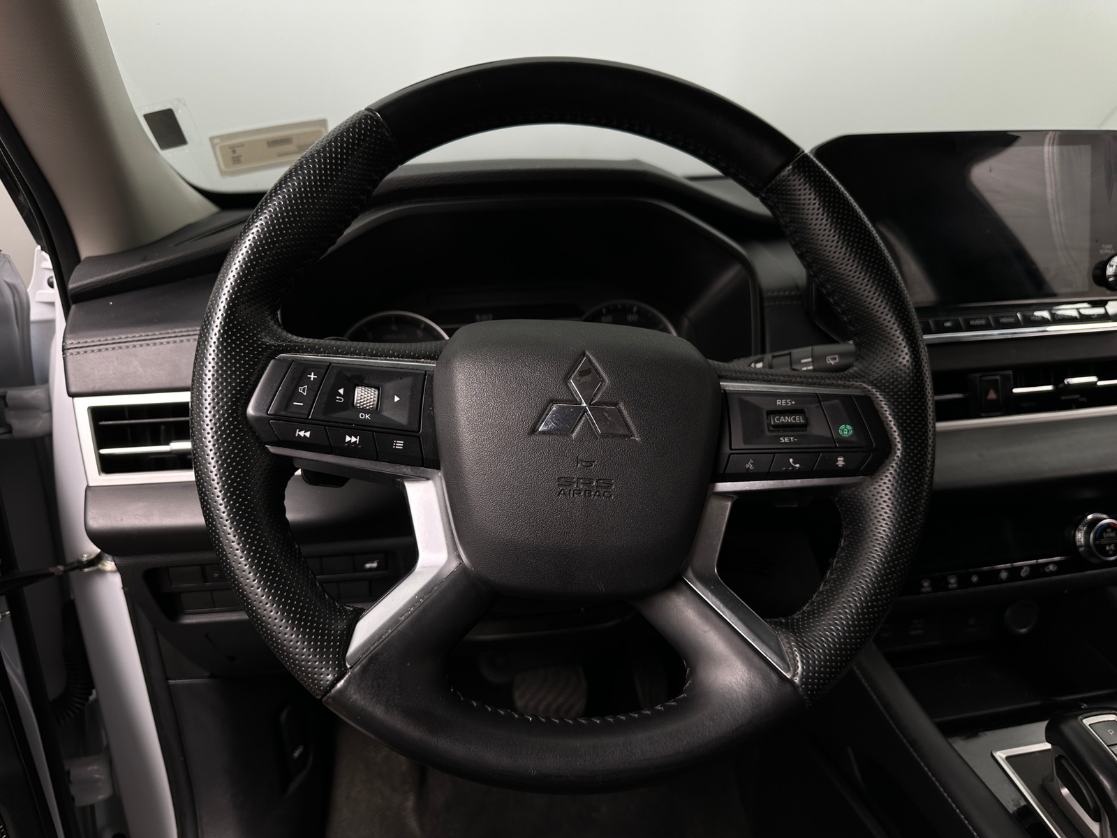 Thumbnail: 2024 Mitsubishi Outlander - 4