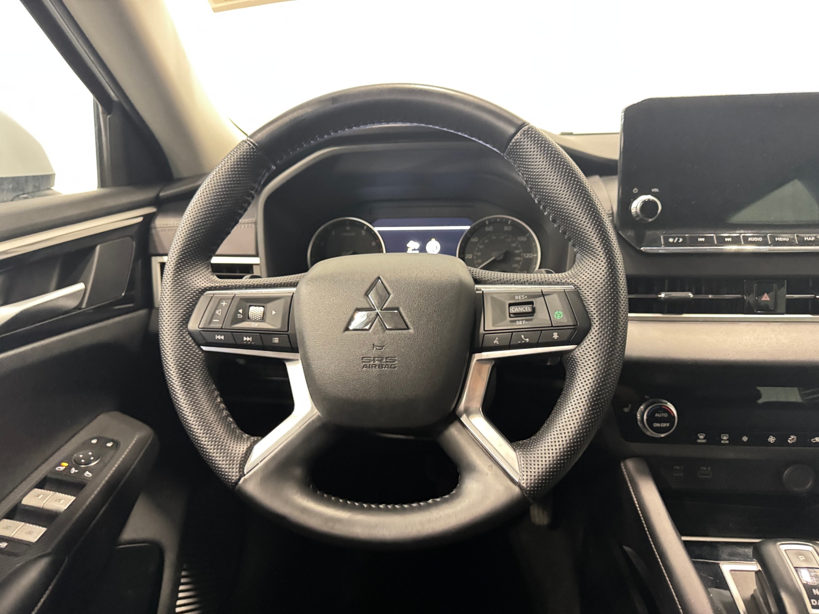 Thumbnail: 2023 Mitsubishi Outlander - 5