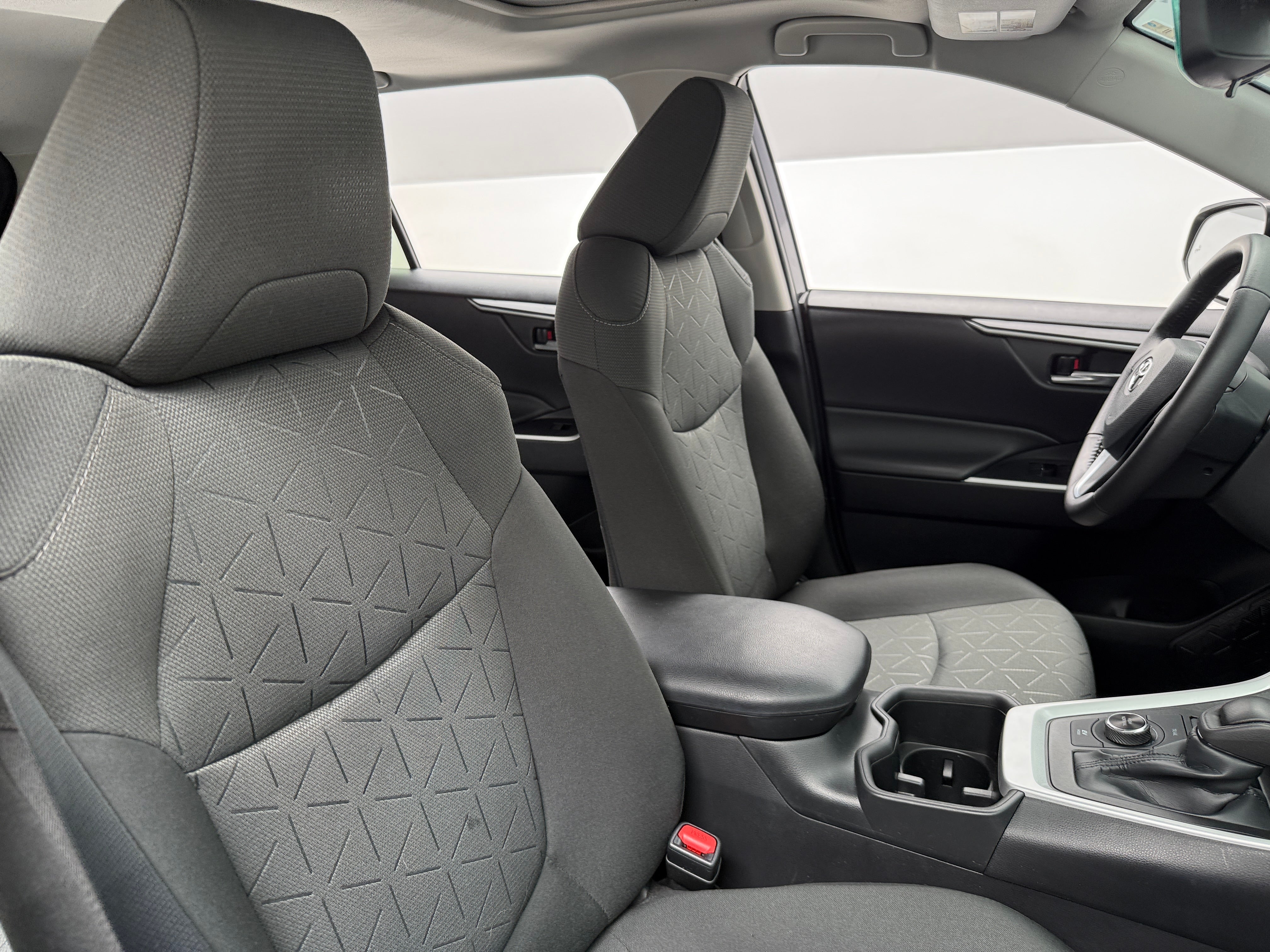 2022 Toyota RAV4 XLE - Photo 3