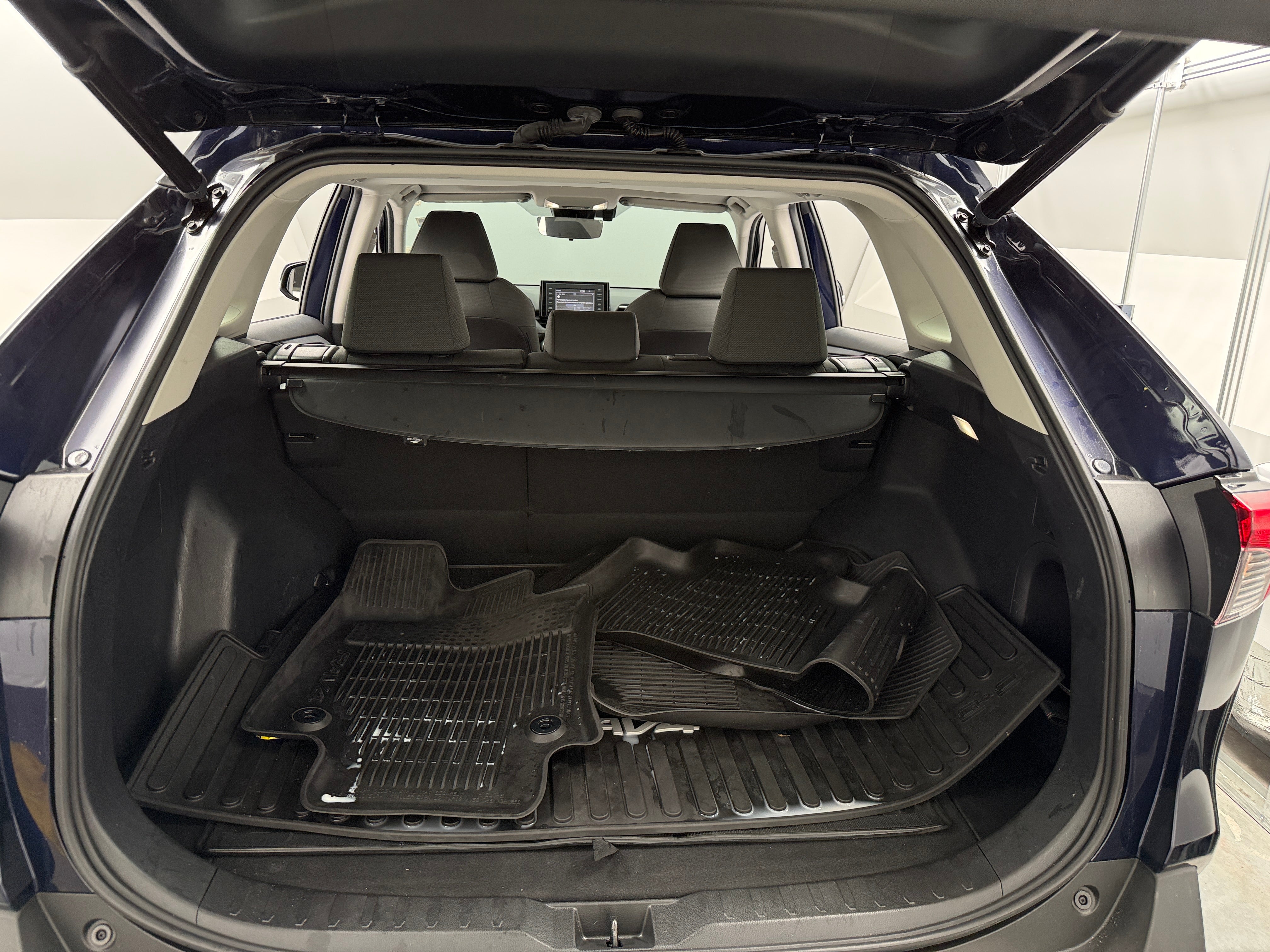 2022 Toyota RAV4 XLE - Photo 7