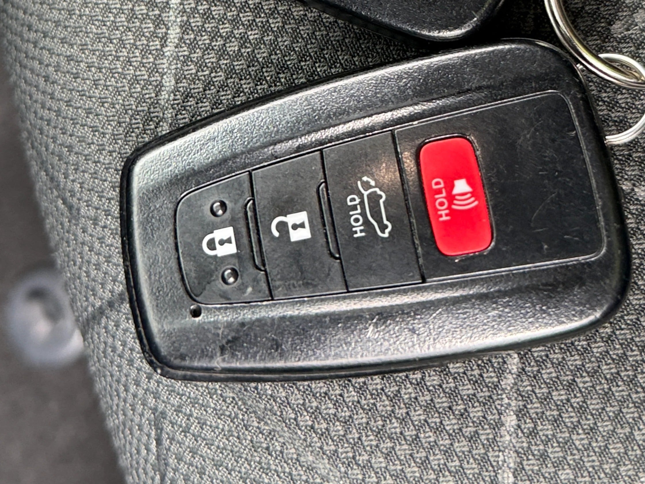 2022 Toyota RAV4 XLE - Photo 14