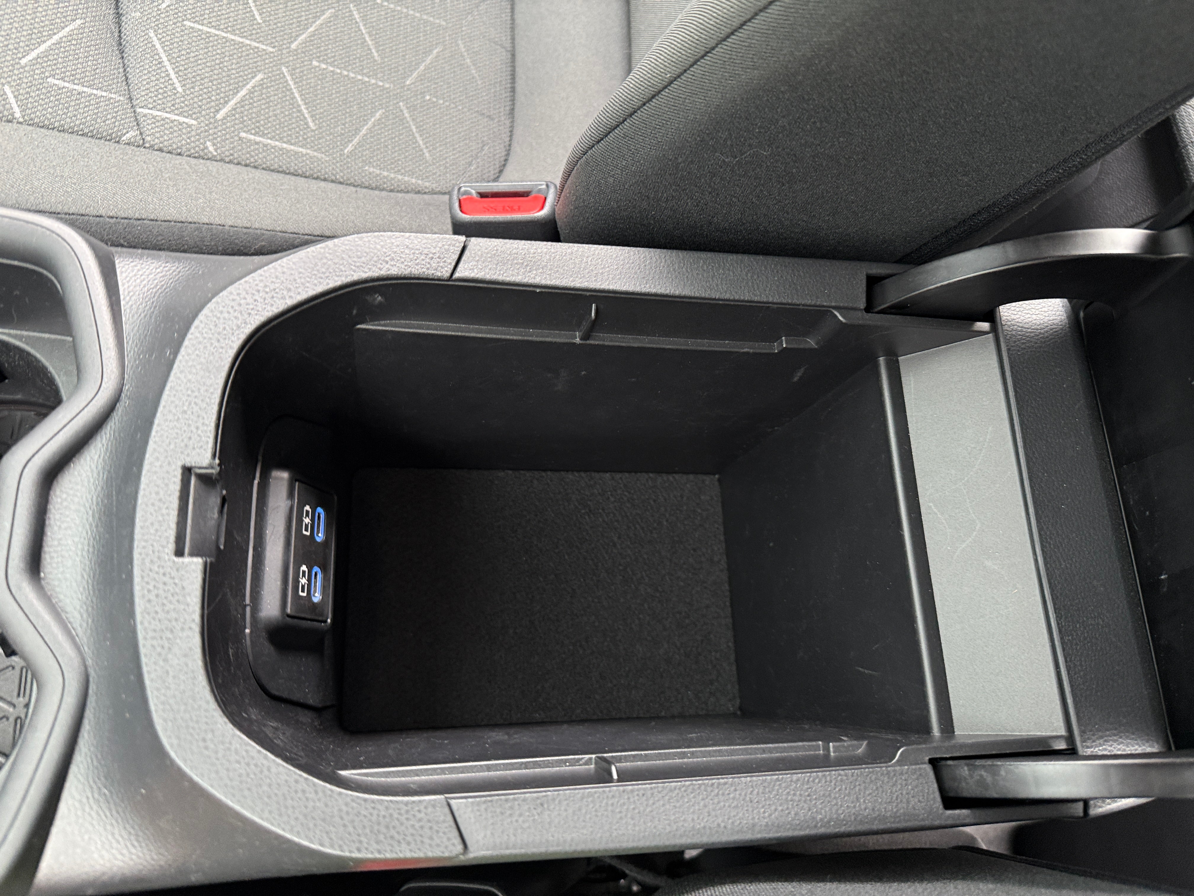 2022 Toyota RAV4 XLE - Photo 17