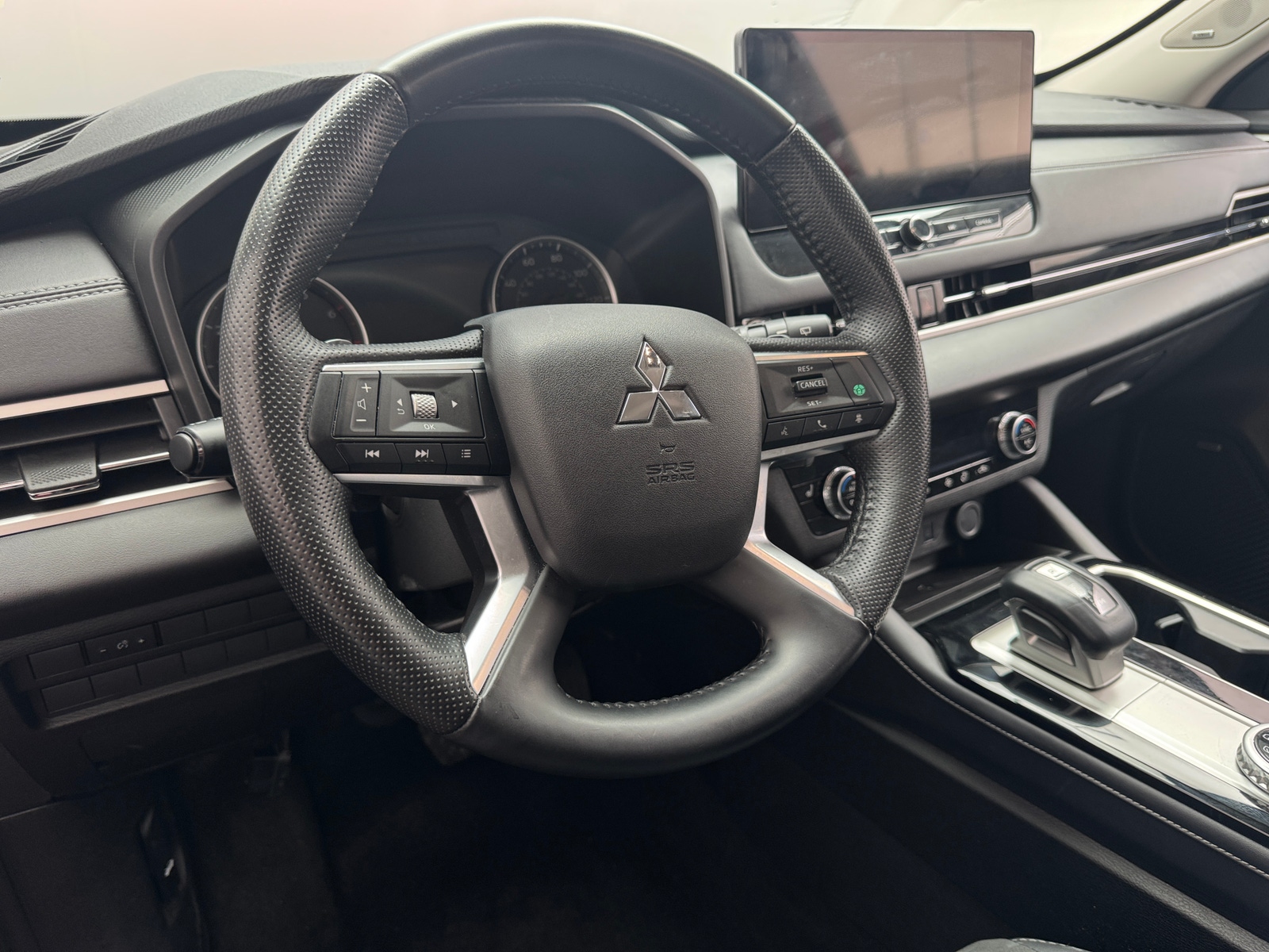 Thumbnail: 2025 Mitsubishi Outlander - 4