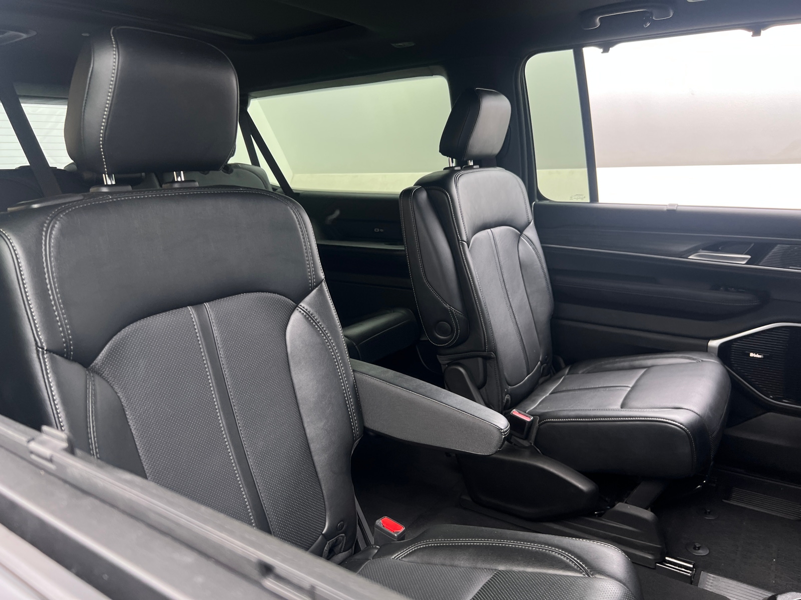 Thumbnail: 2024 Jeep Wagoneer - 5