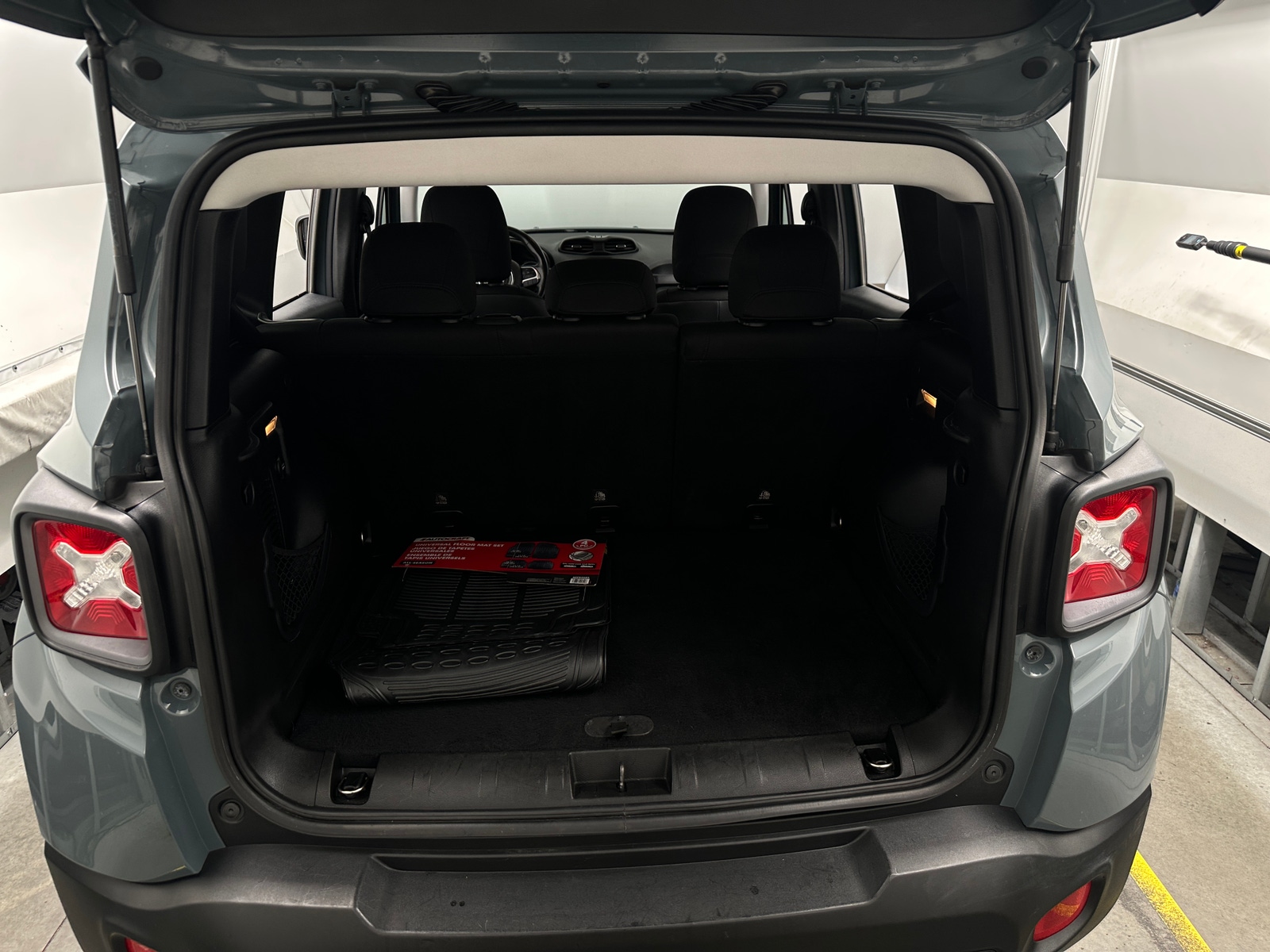Thumbnail: 2016 Jeep Renegade - 7