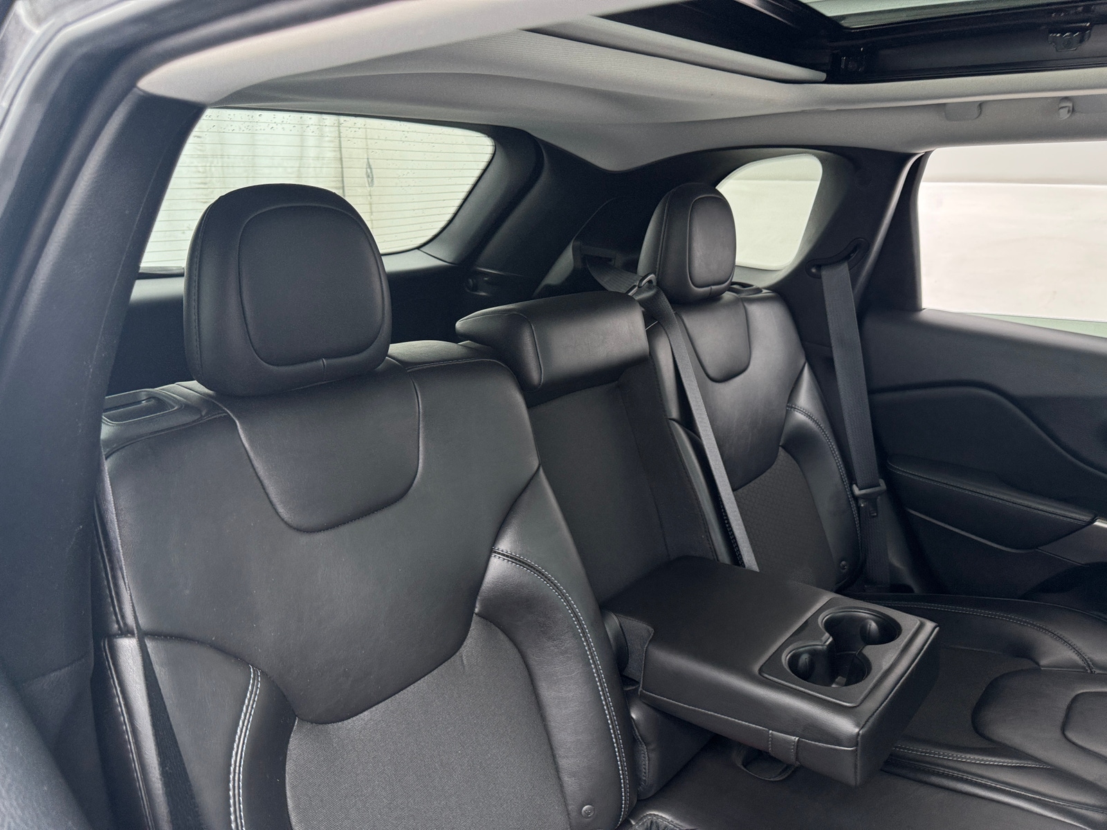 Thumbnail: 2019 Jeep Cherokee - 6