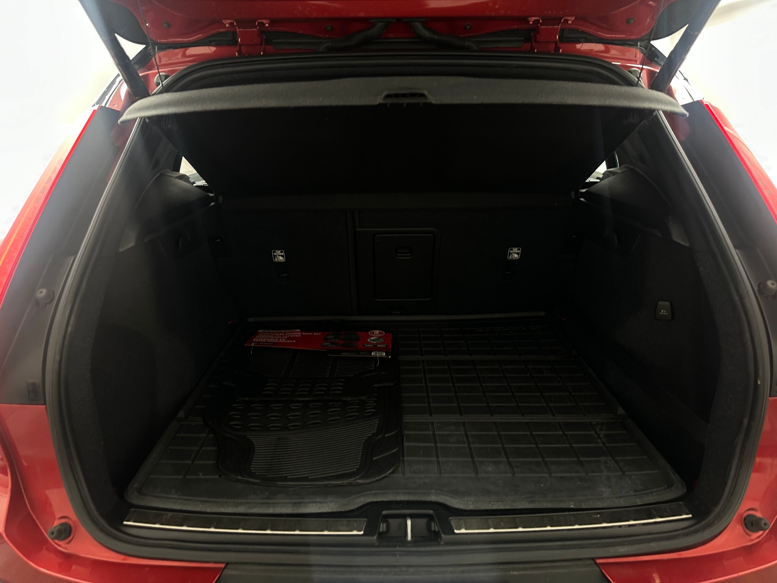Thumbnail: 2020 Volvo XC40 - 6