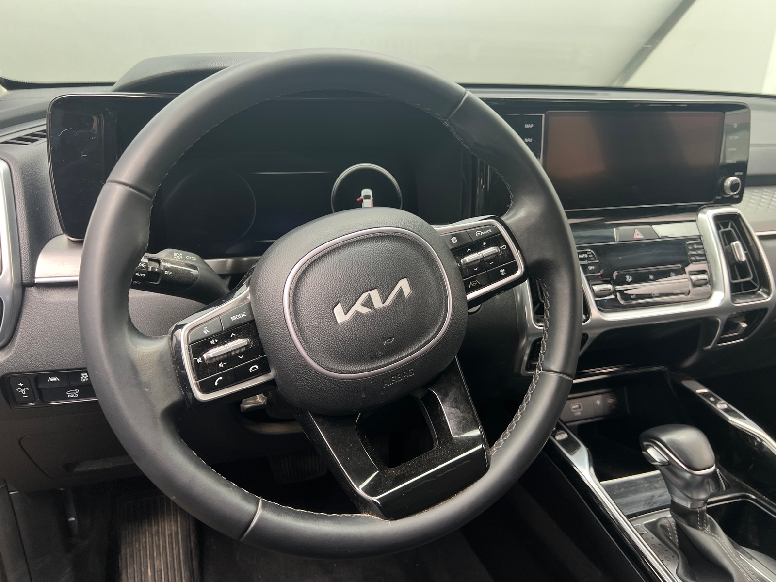 Thumbnail: 2023 Kia Sorento - 5