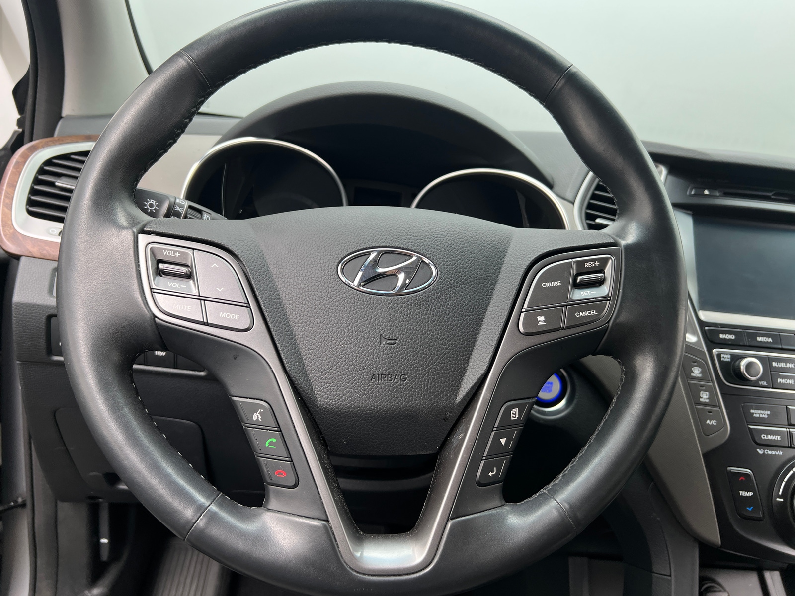 Thumbnail: 2017 Hyundai Santa Fe - 4