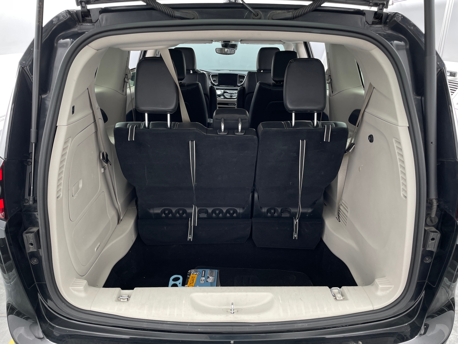 Thumbnail: 2024 Chrysler Pacifica - 6