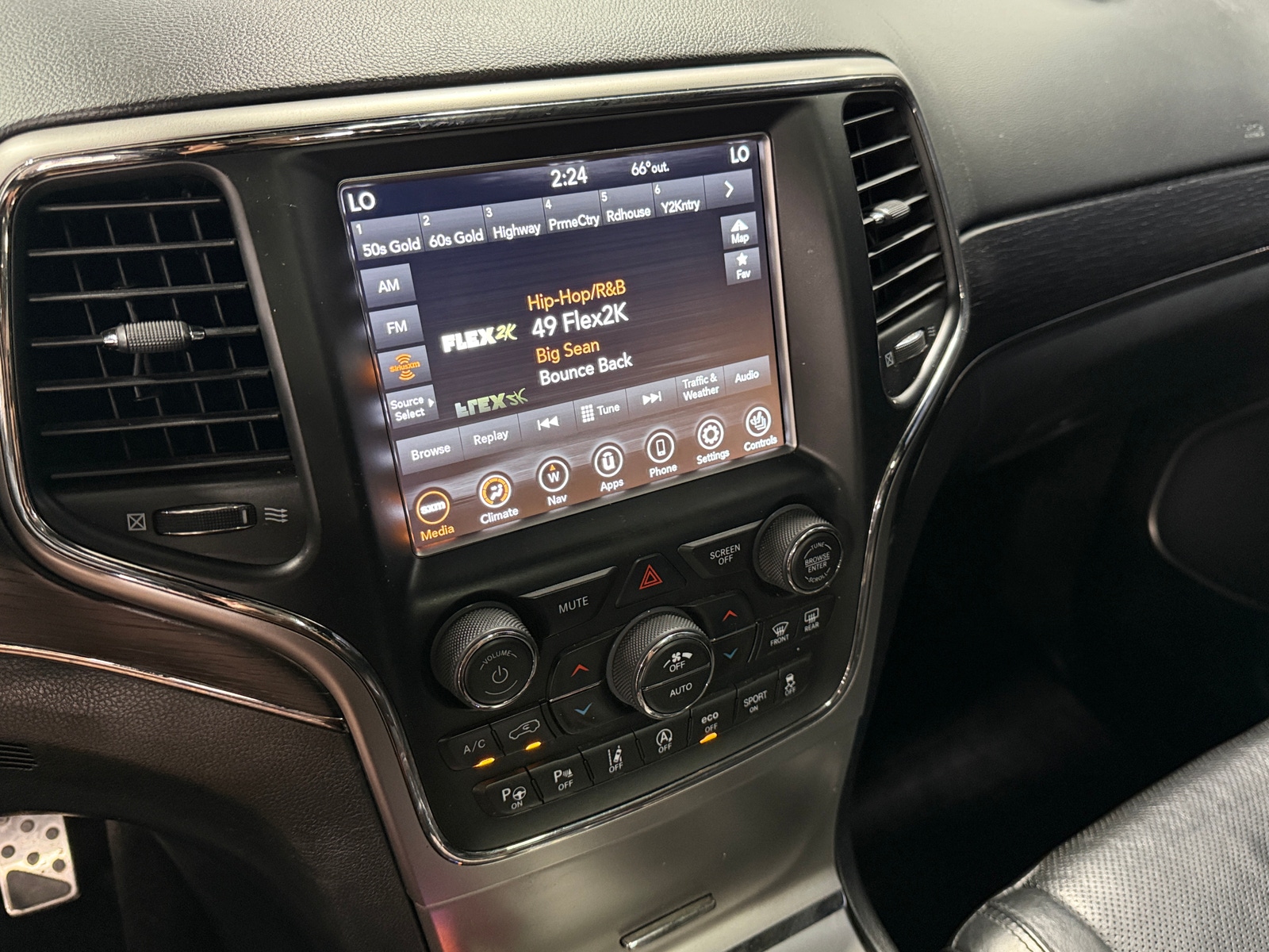 Thumbnail: 2018 Jeep Grand Cherokee - 3