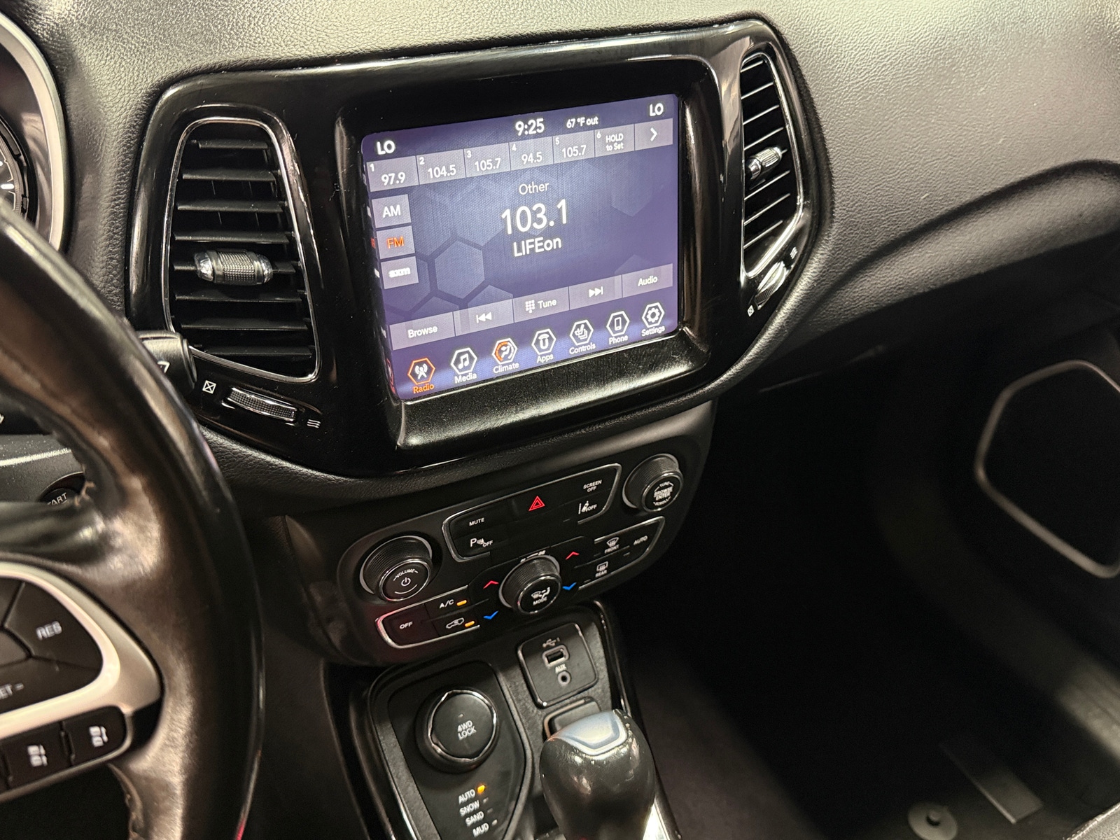Thumbnail: 2021 Jeep Compass - 3