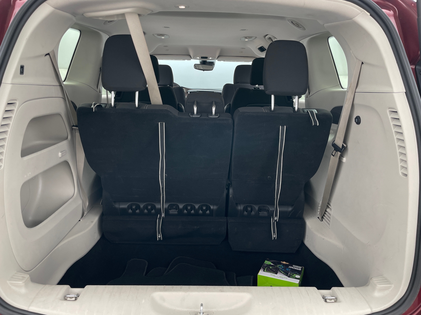 Thumbnail: 2023 Chrysler Voyager - 7