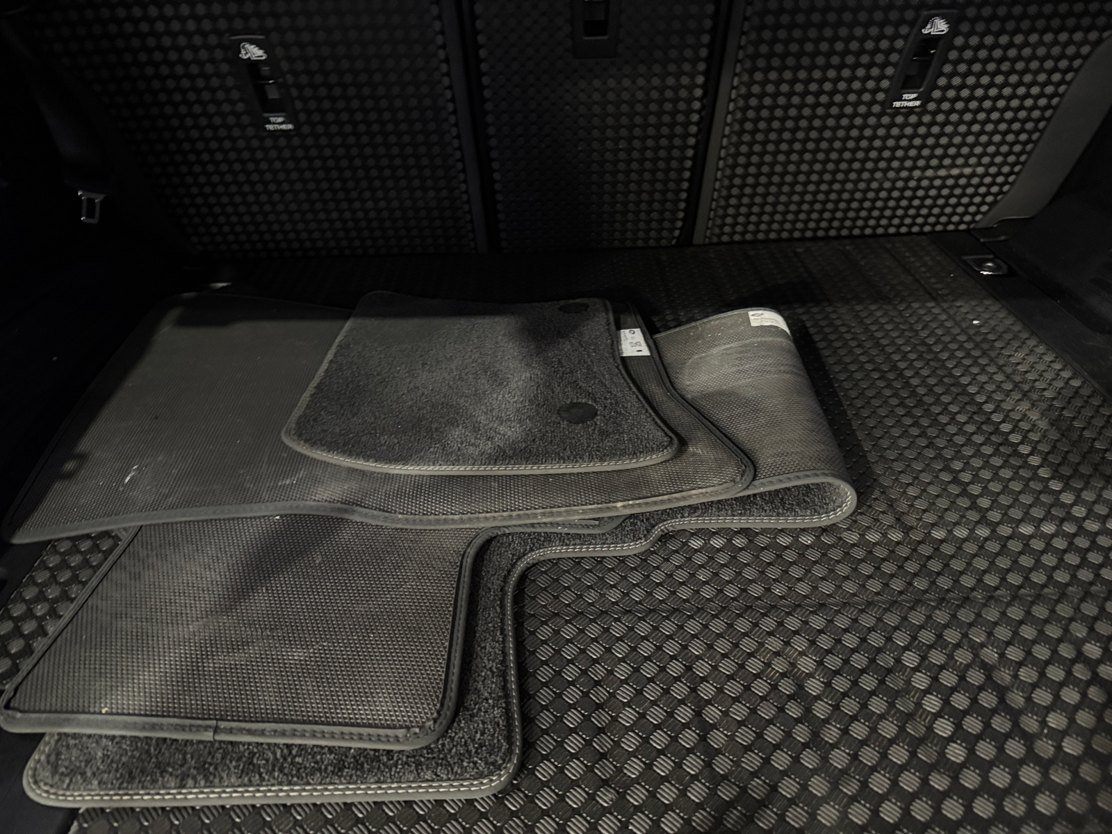 Thumbnail: 2023 Land Rover Defender - 6