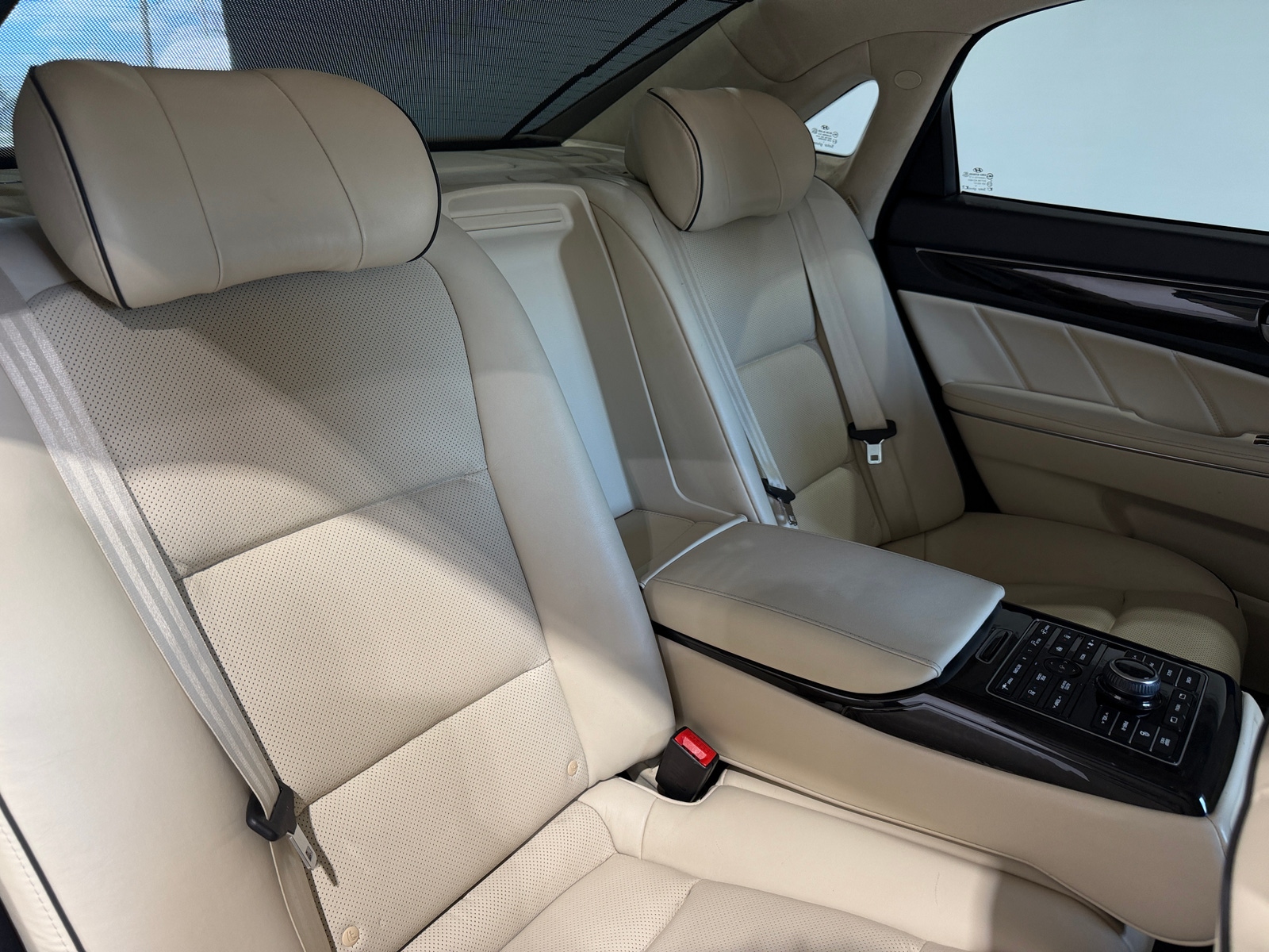 Thumbnail: 2014 Hyundai Equus - 5