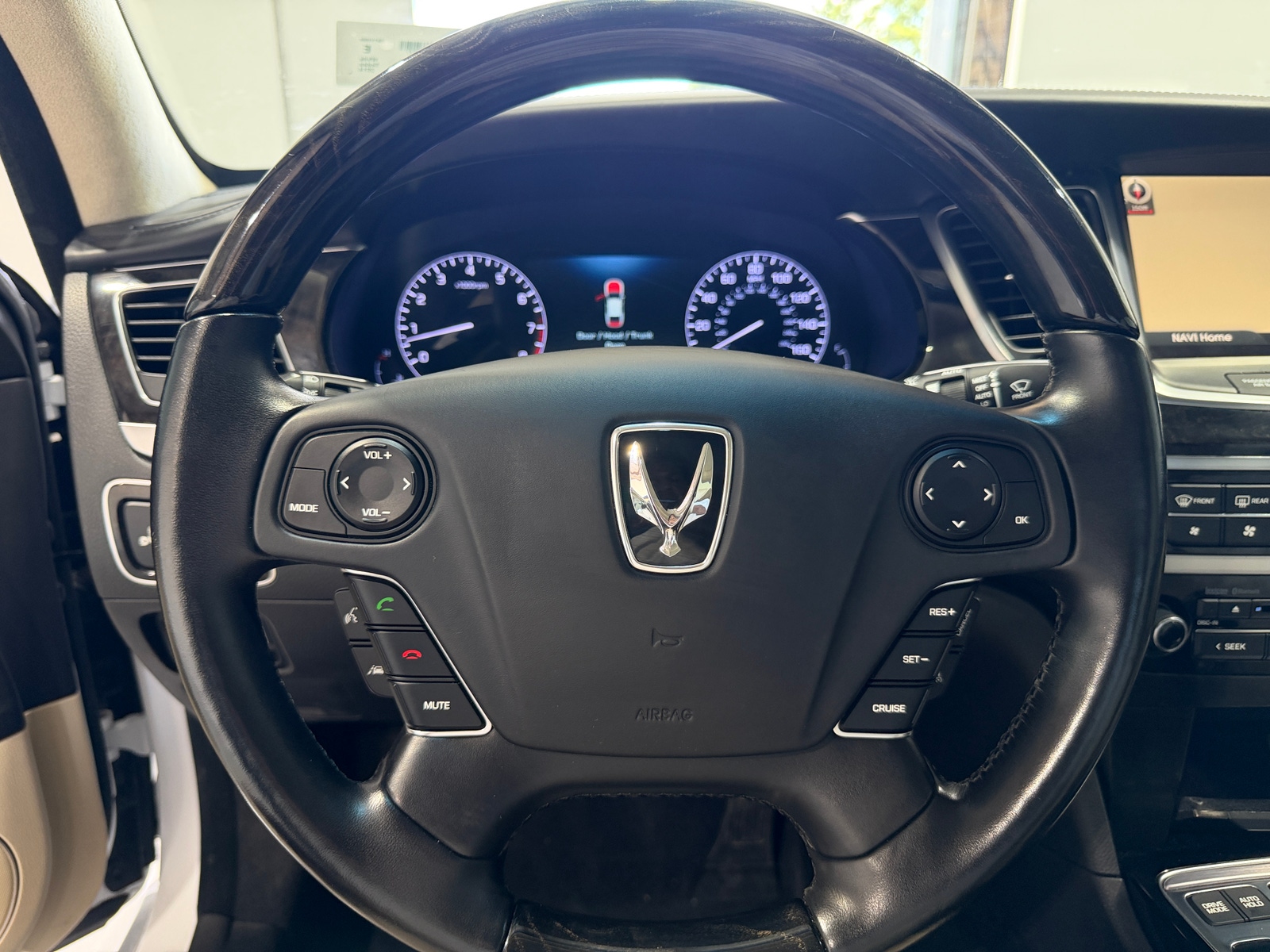 Thumbnail: 2014 Hyundai Equus - 4