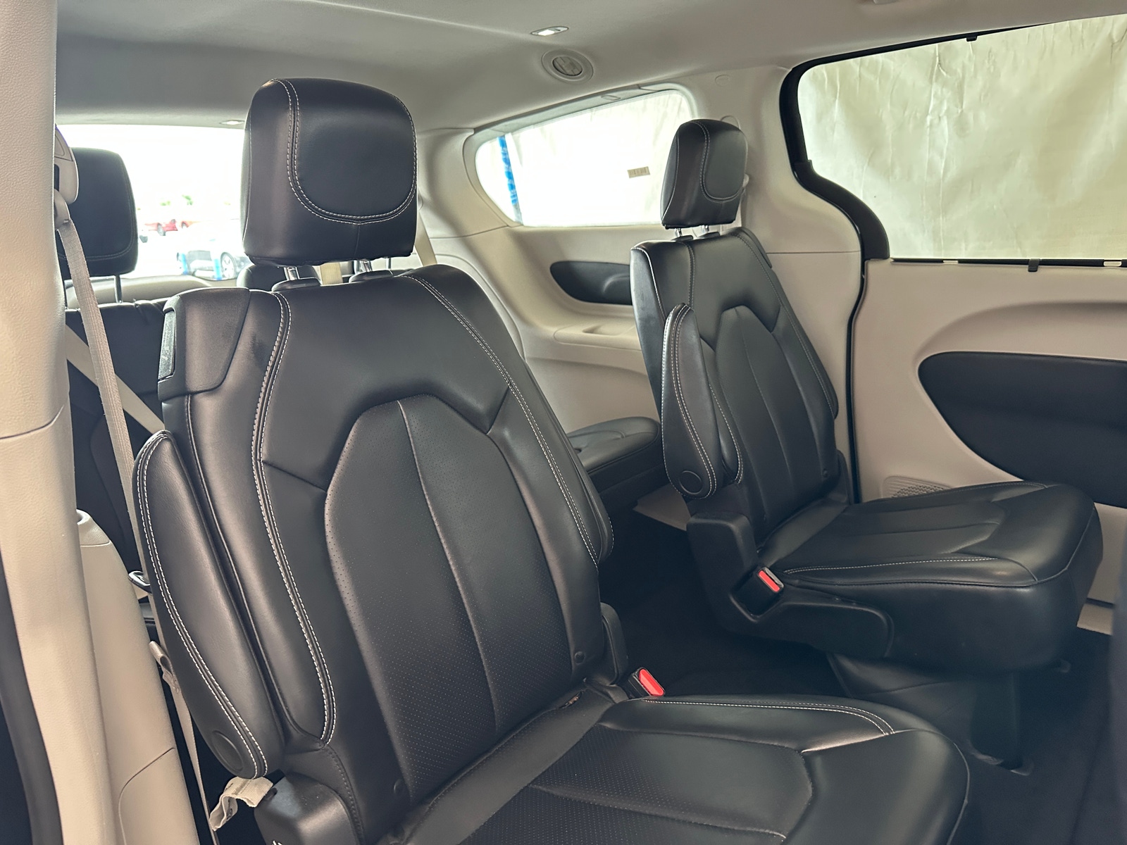 Thumbnail: 2023 Chrysler Pacifica - 5