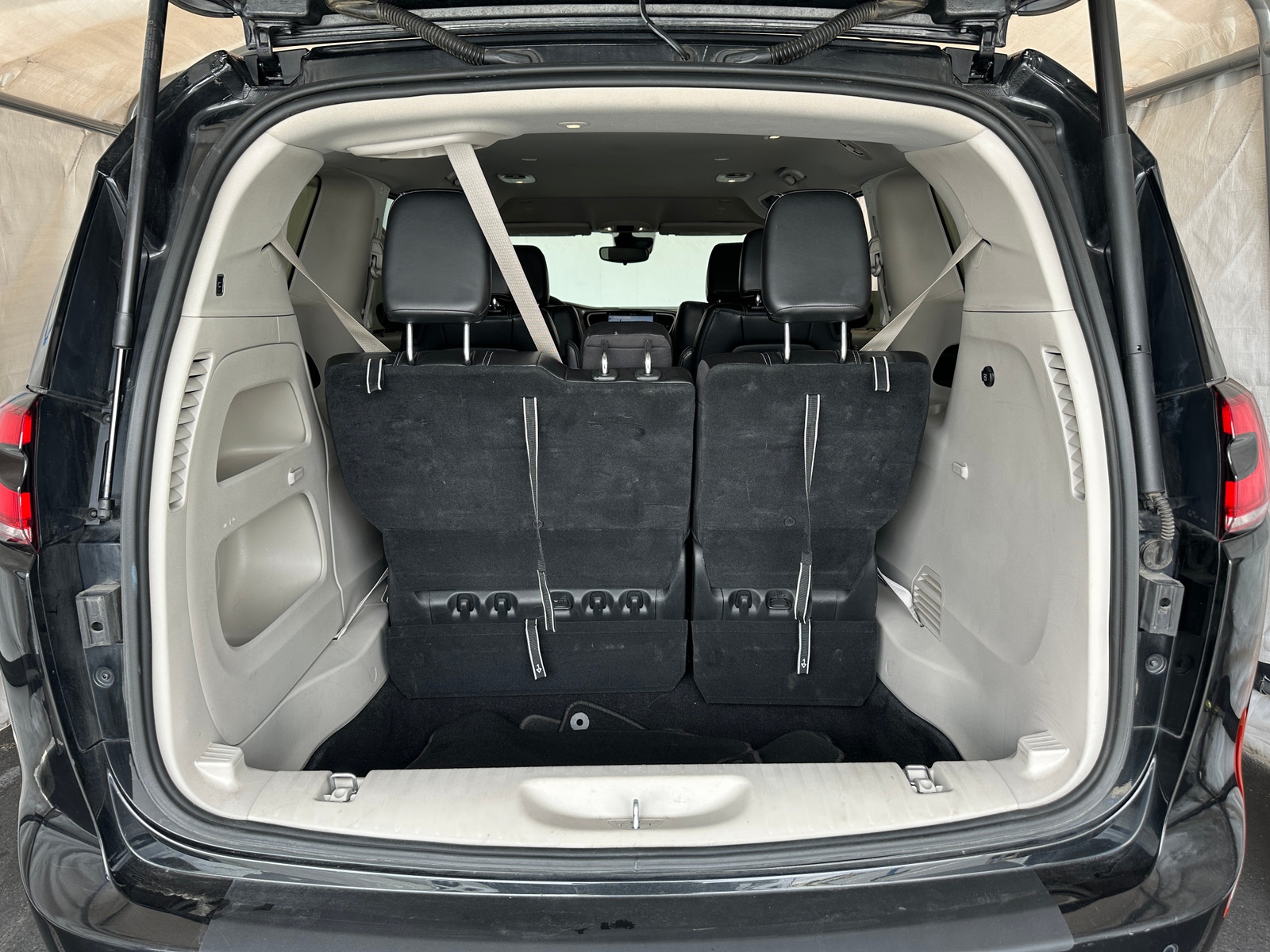 Thumbnail: 2023 Chrysler Pacifica - 6