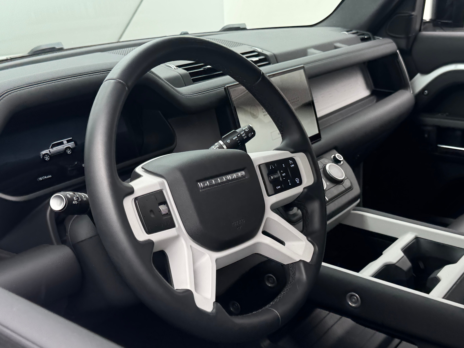Thumbnail: 2025 Land Rover Defender - 4
