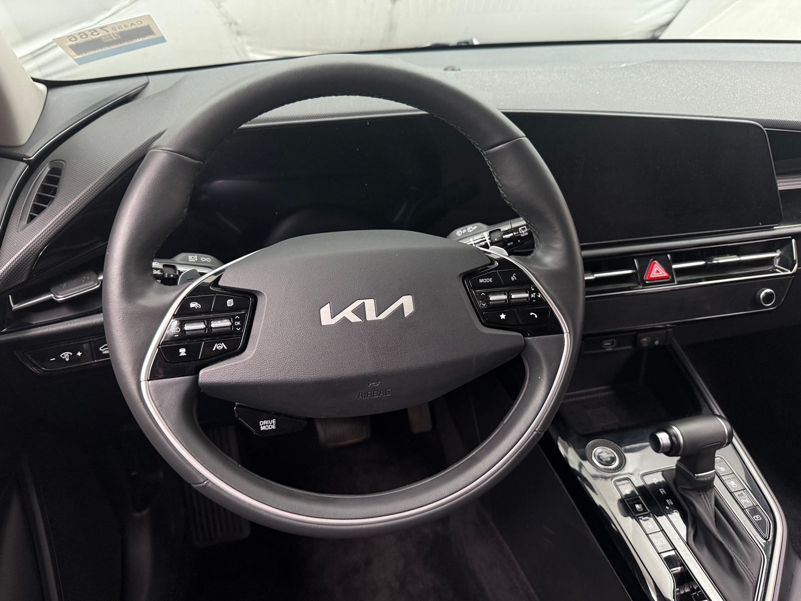 Thumbnail: 2023 Kia Niro - 4