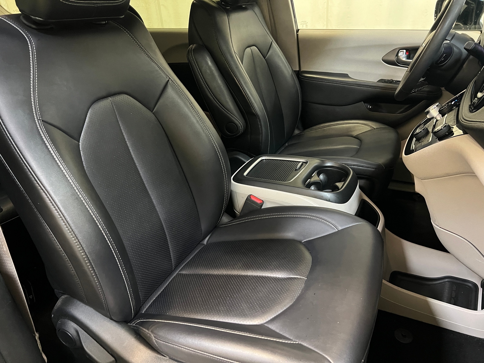 Thumbnail: 2024 Chrysler Pacifica - 2