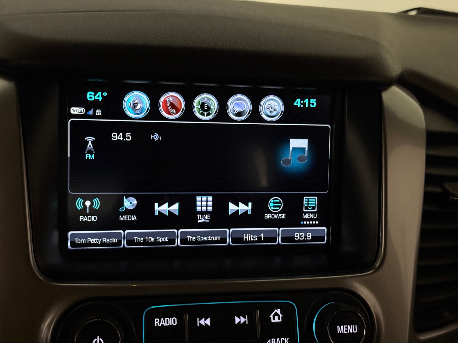 Thumbnail: 2017 Chevrolet Suburban - 3