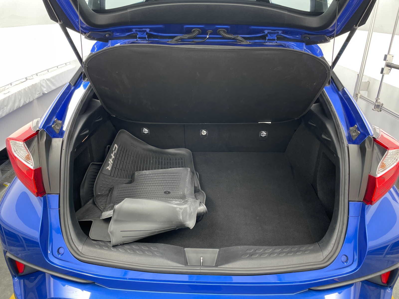 Thumbnail: 2018 Toyota C-HR - 7