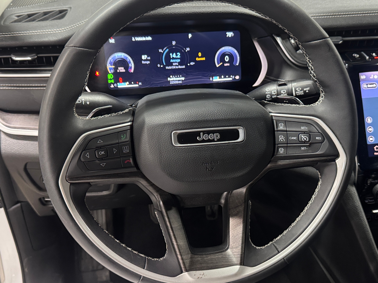 Thumbnail: 2023 Jeep Grand Cherokee L - 4