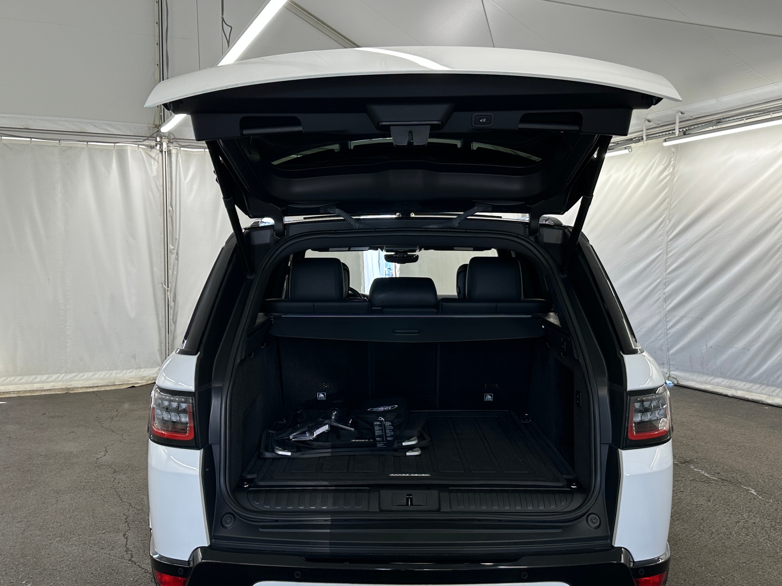 Thumbnail: 2020 Land Rover Range Rover Sport - 6
