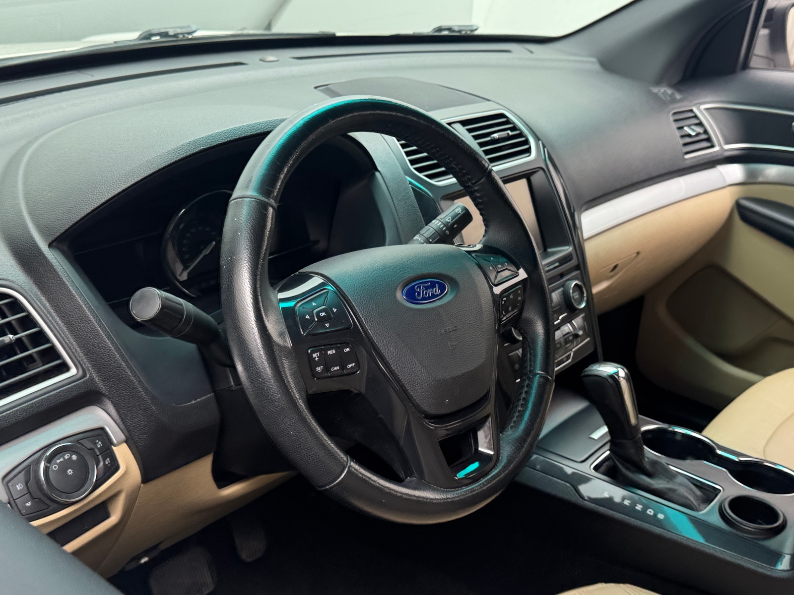 Thumbnail: 2016 Ford Explorer - 5